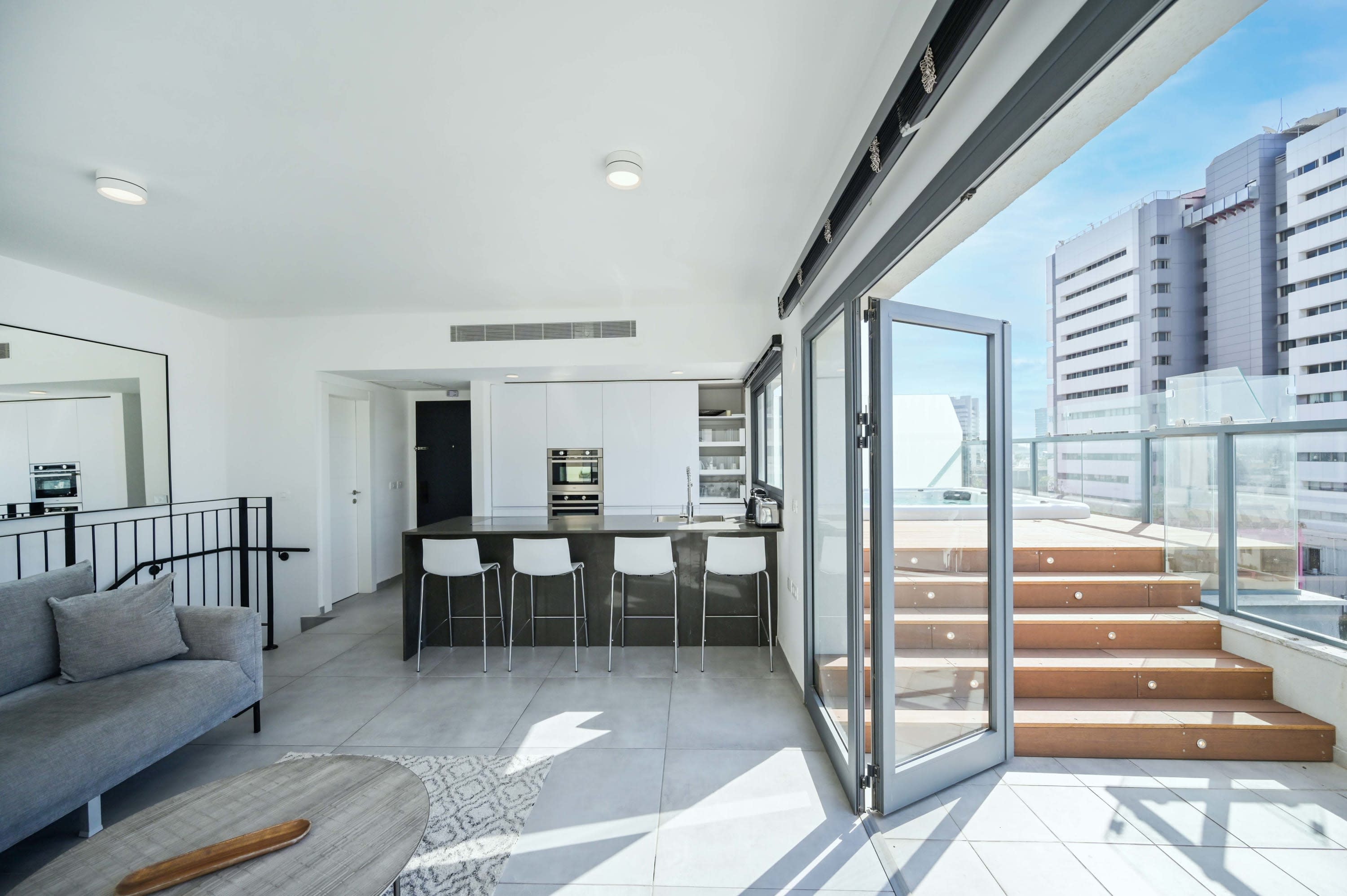 Modern 3 BR Penthouse with Jacuzzi in Rothschild Blvd by HolyGuest 4