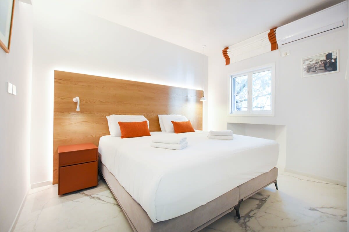 Central 2BR Apartment with Parking by HolyGuest 4