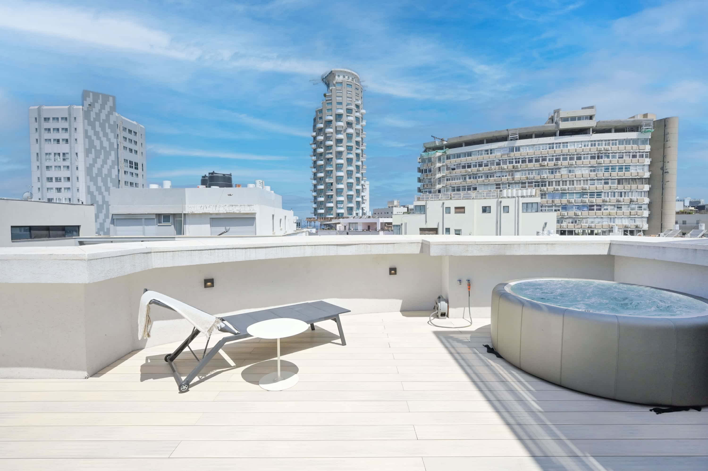 Spacious 4BR near the beach w Jacuzzi by HolyGuest 2