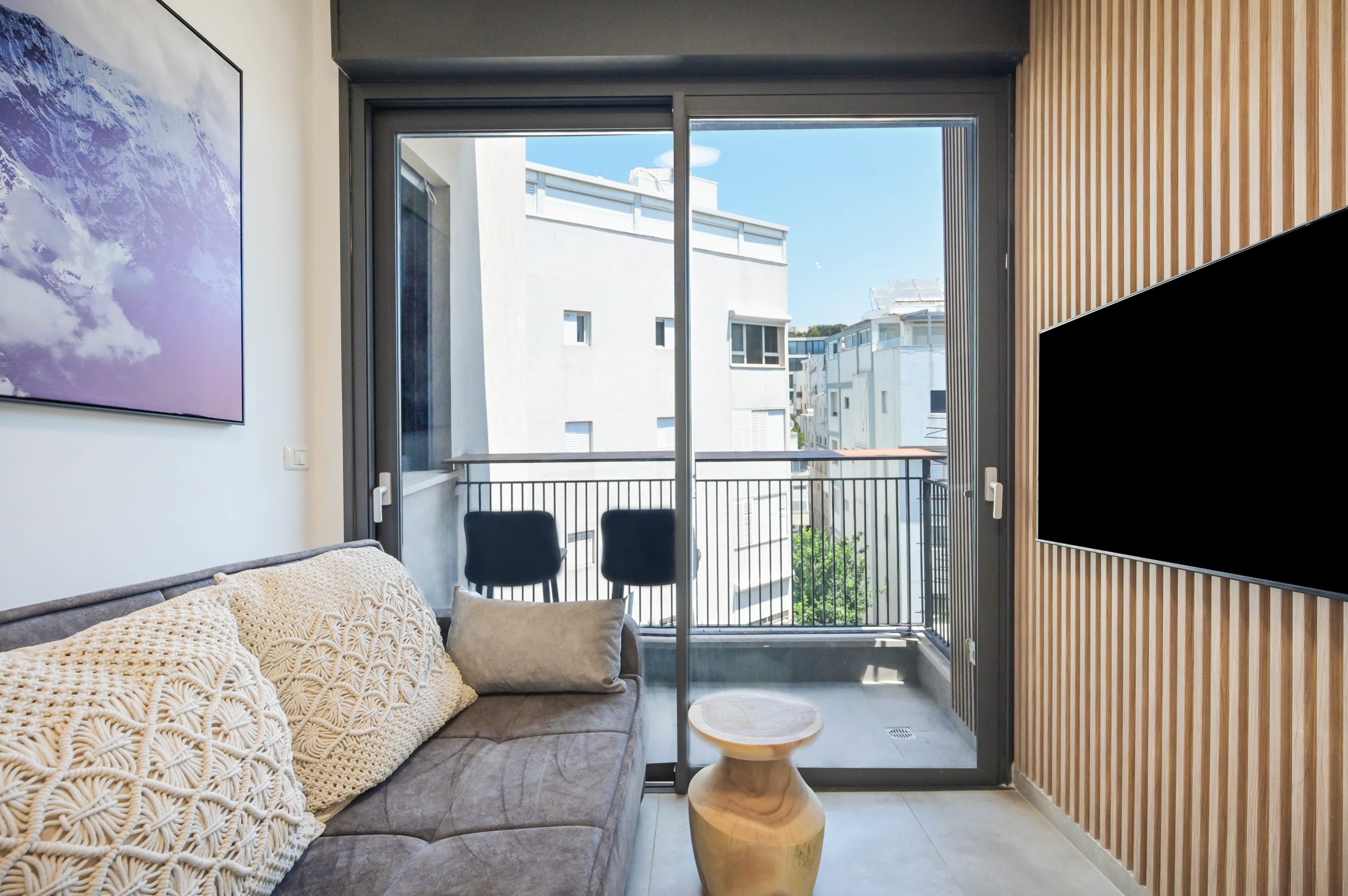 Cozy 1BR Apartment in Mendele by HolyGuest 4