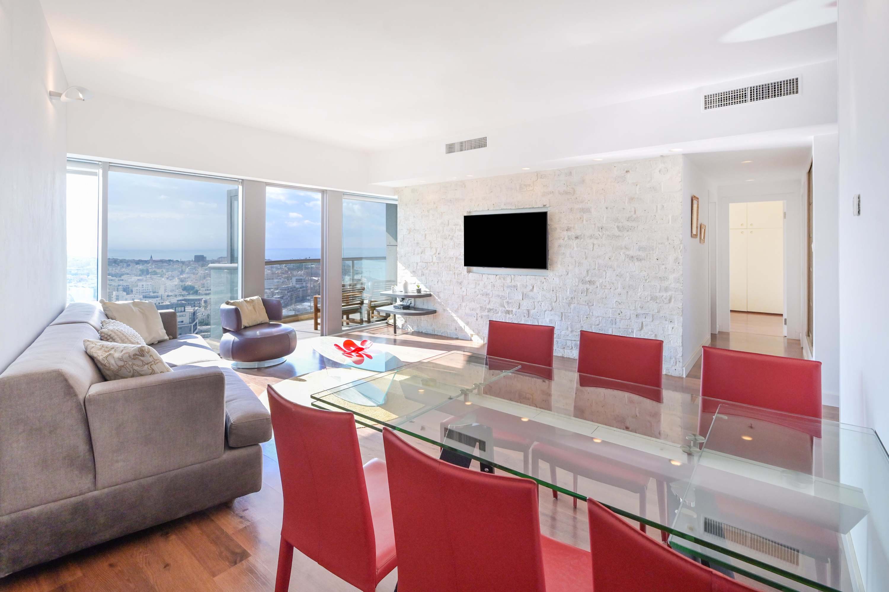 Stylish 3BR Amazing Sea View W/Parking by HolyGuest 2