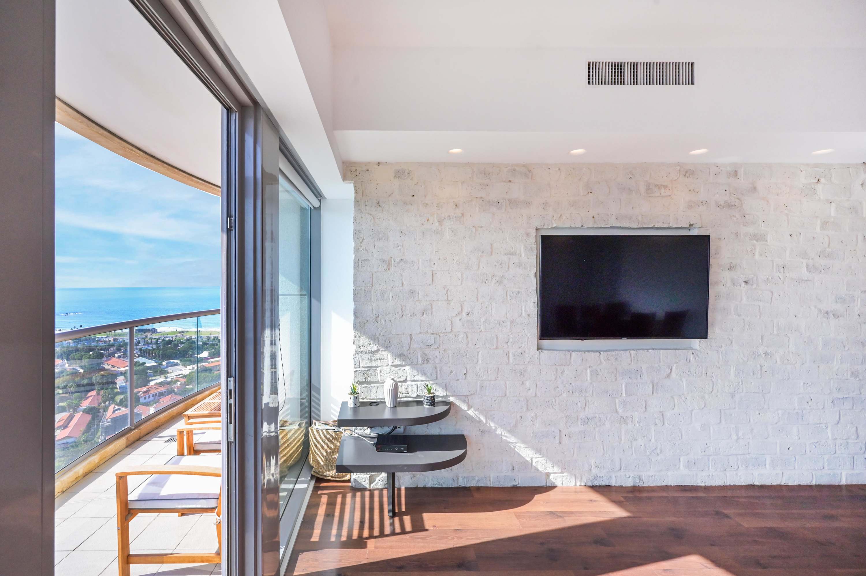 Stylish 3BR Amazing Sea View W/Parking by HolyGuest 5