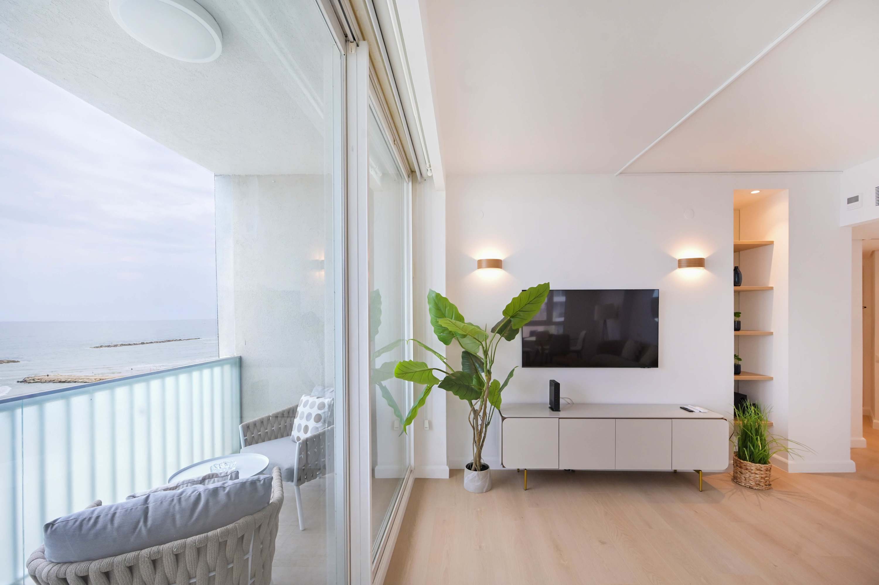 Blue Sea 2BR in front of the beach by HolyGuest 5