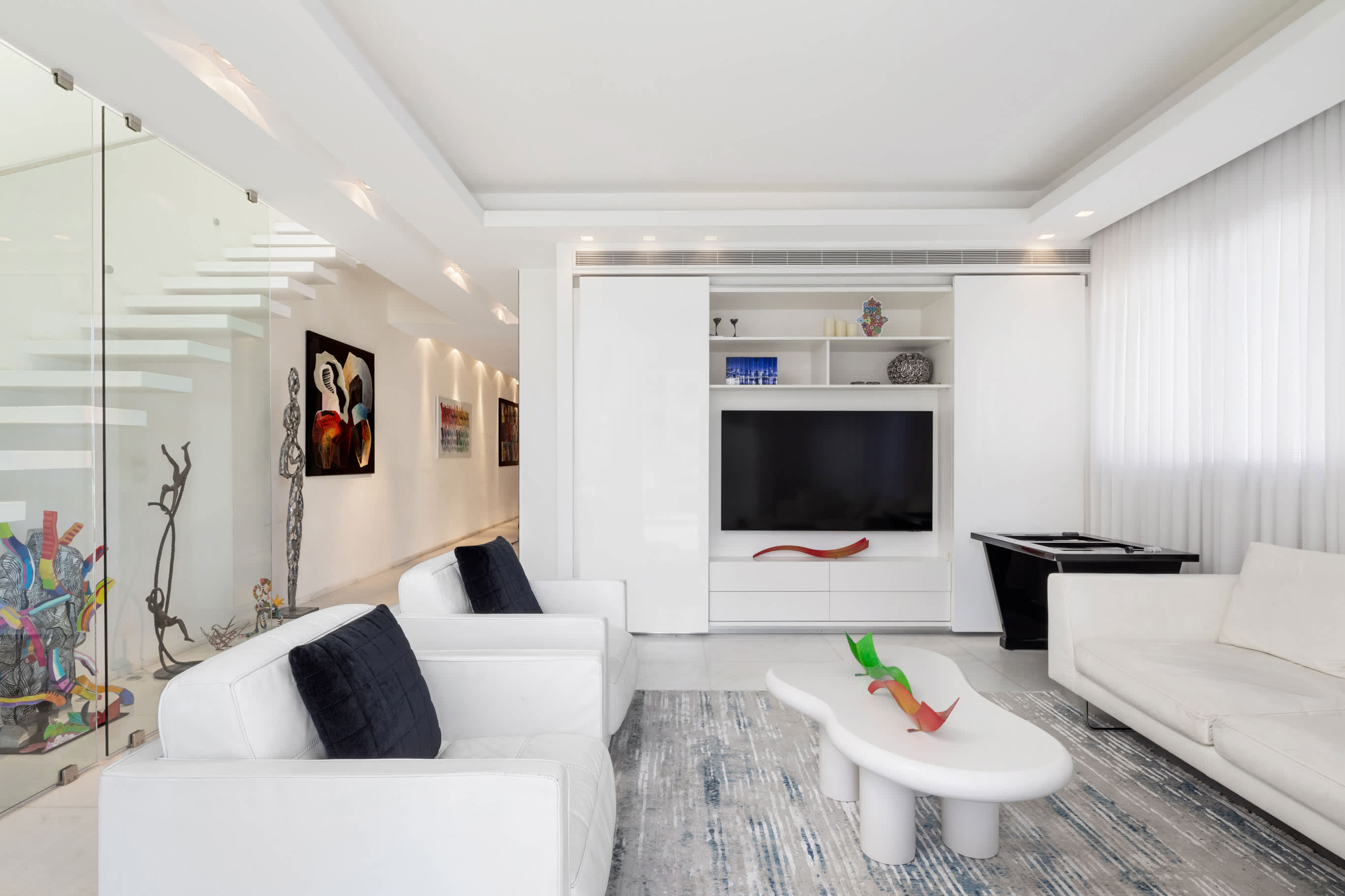 Frishman 3BR Penthouse w Jacuzzi by HolyGuest 2