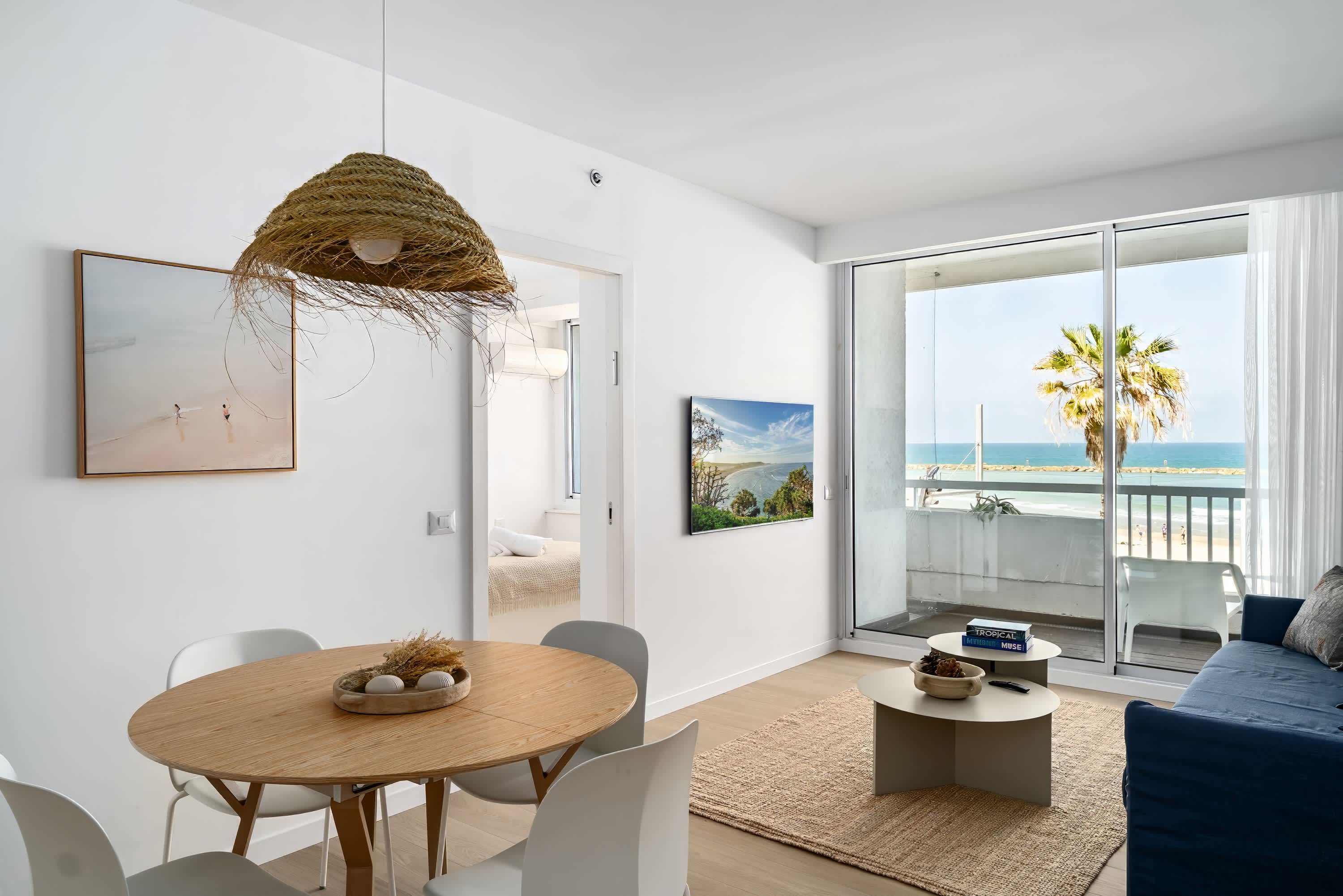 Chic Apartment w/ Beach View by HolyGuest 3