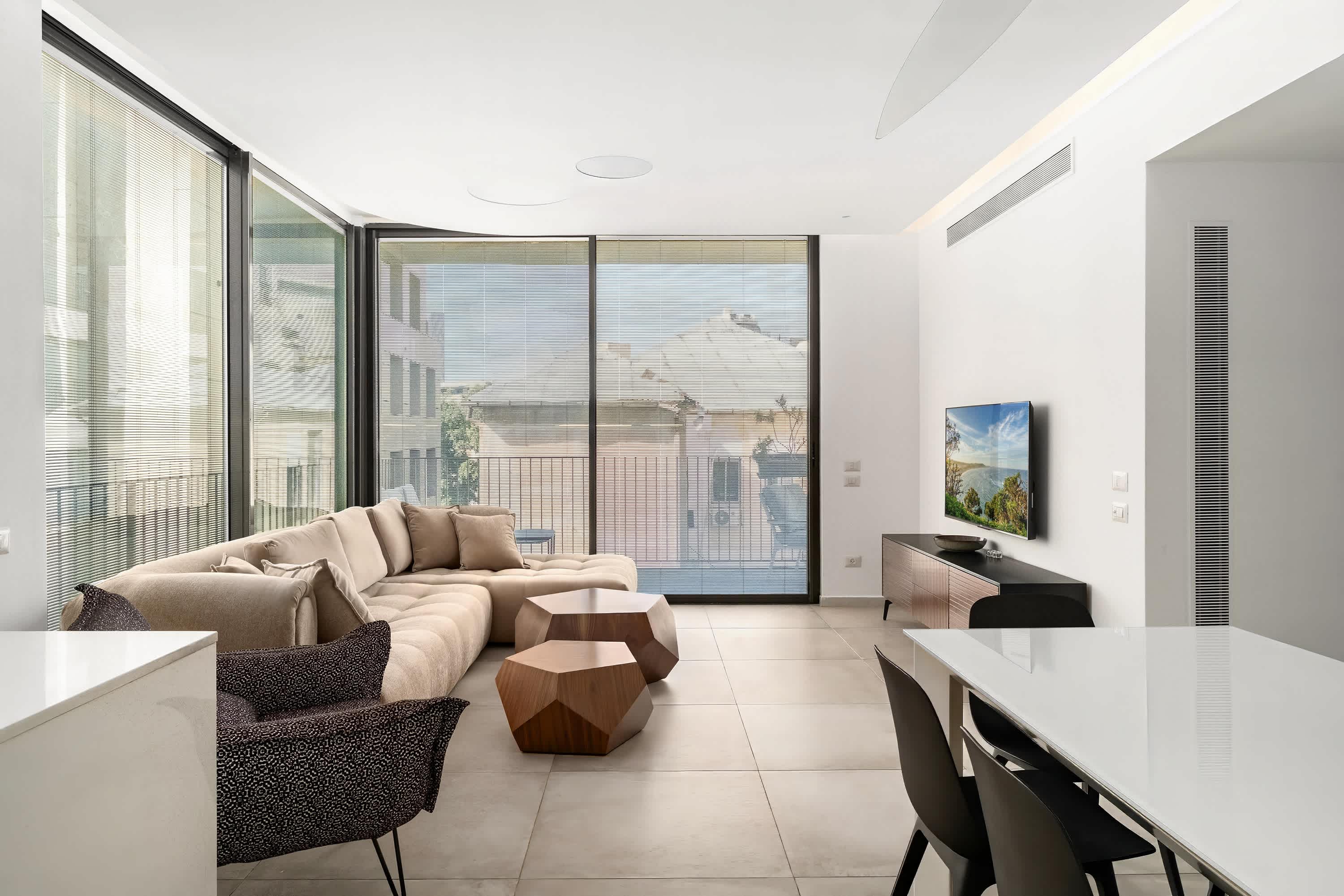Bright 2BR Apartment Near Beach by HolyGuest