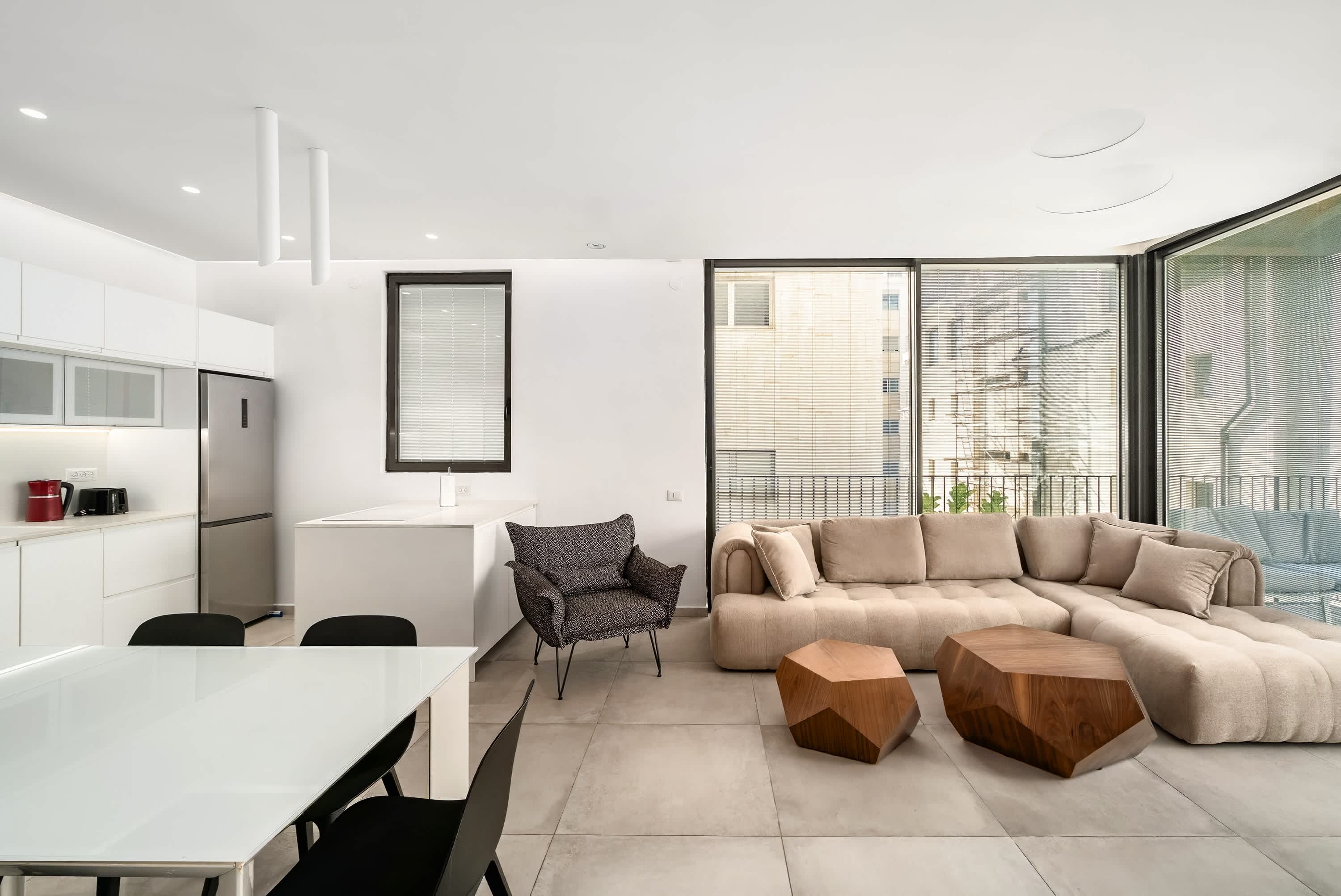 Bright 2BR Apartment Near Beach by HolyGuest 3