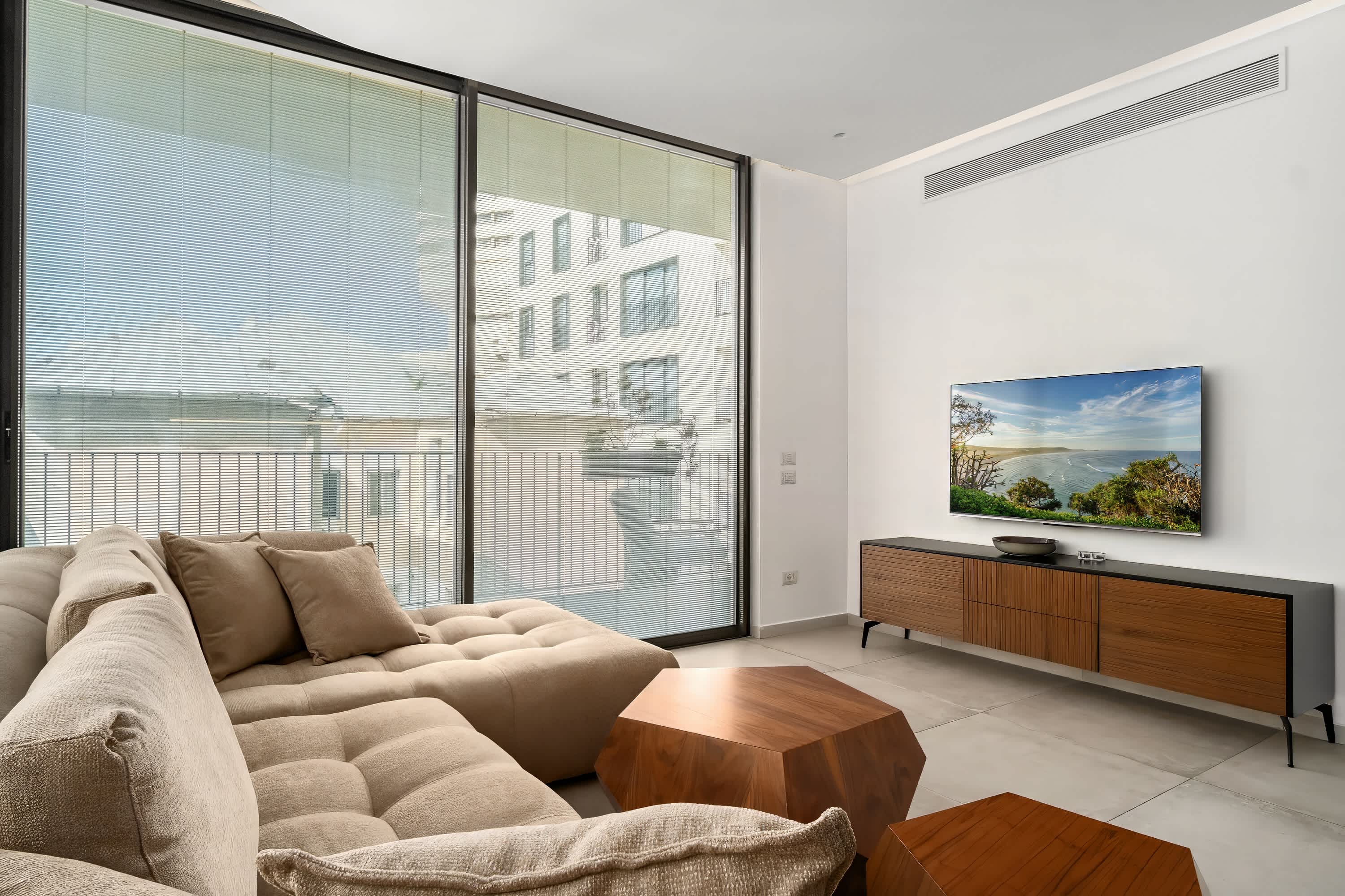 Bright 2BR Apartment Near Beach by HolyGuest 2