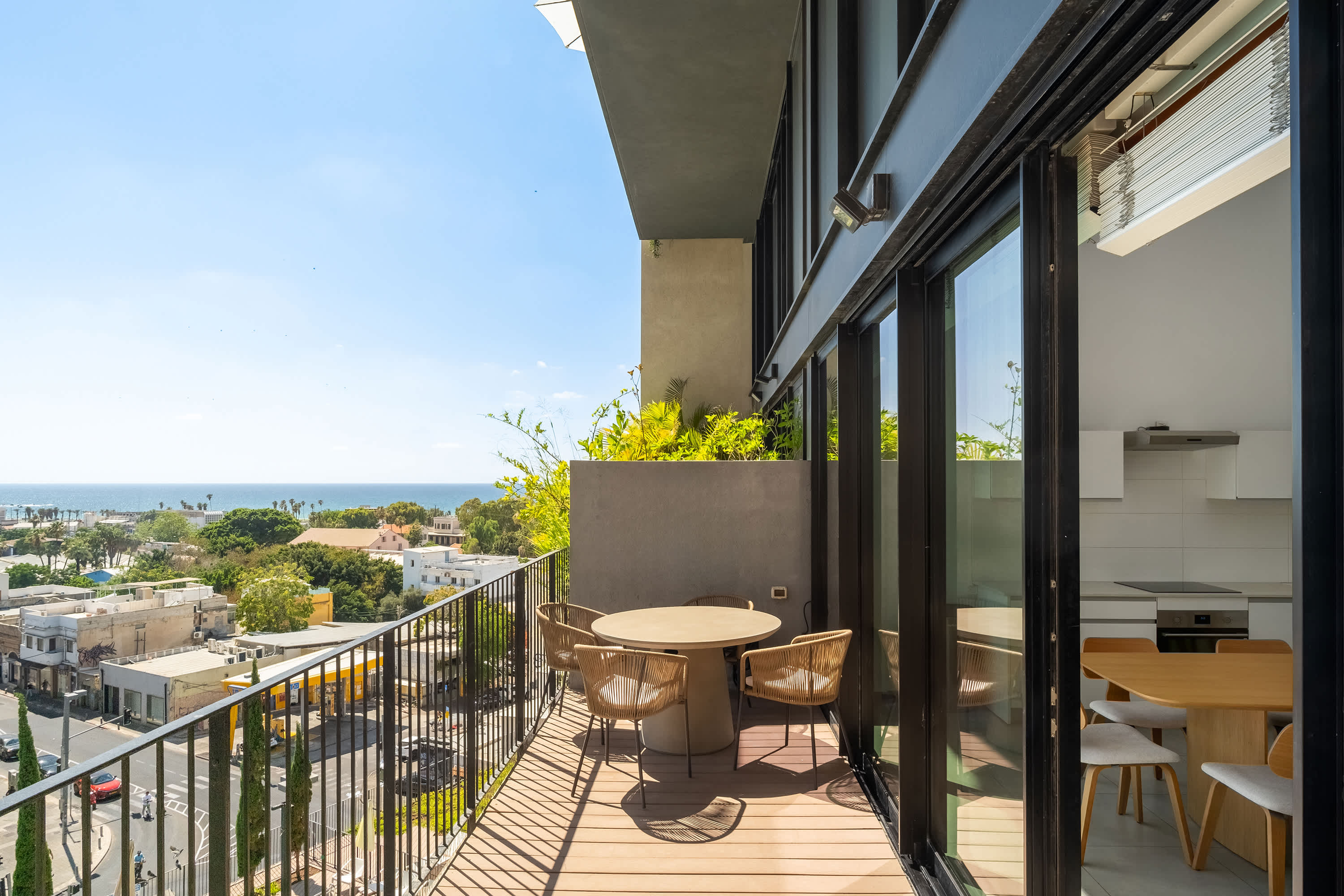 Sunny Duplex 2 BR with Parking by Holyguest 3
