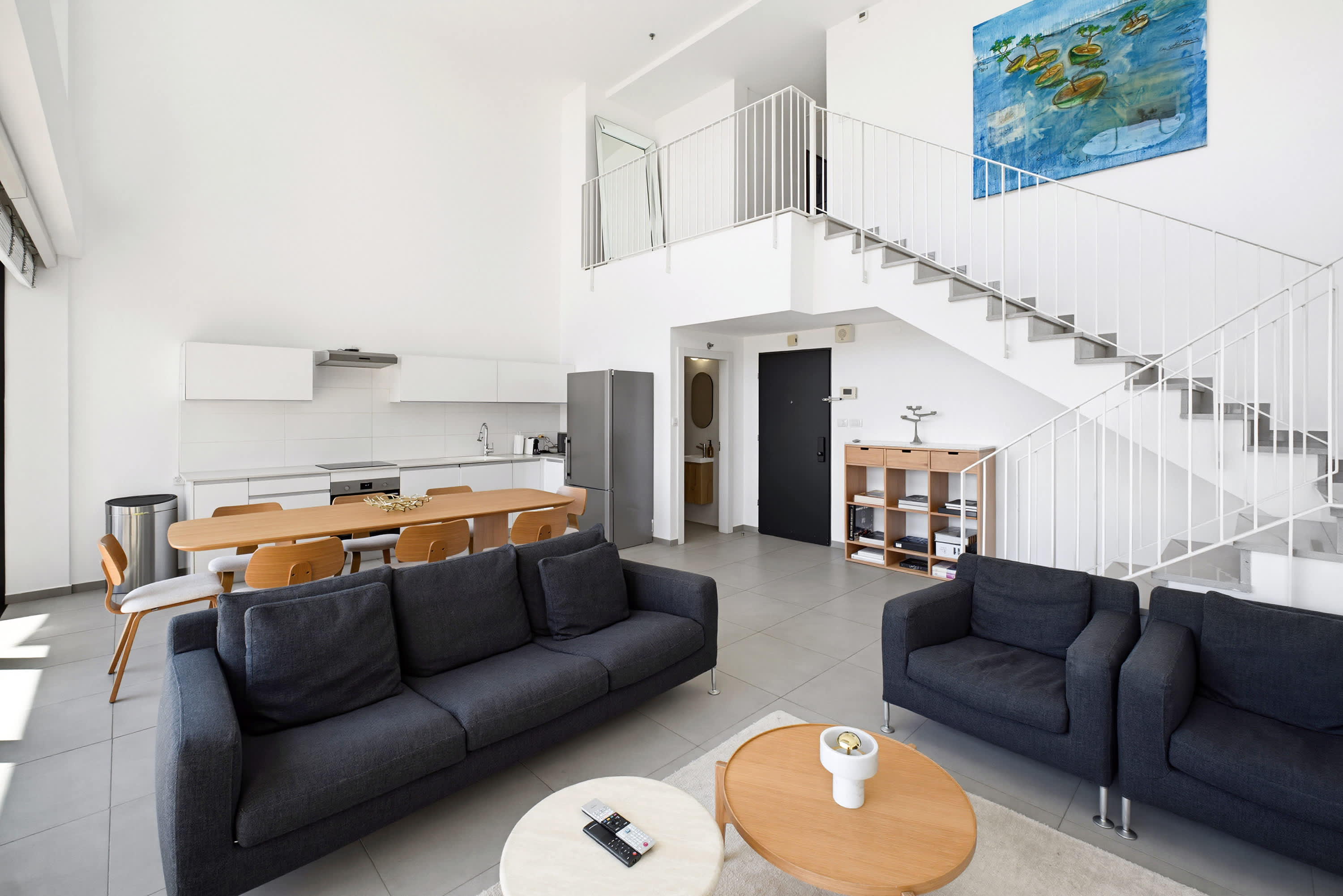 Sunny Duplex 2 BR with Parking by Holyguest 2