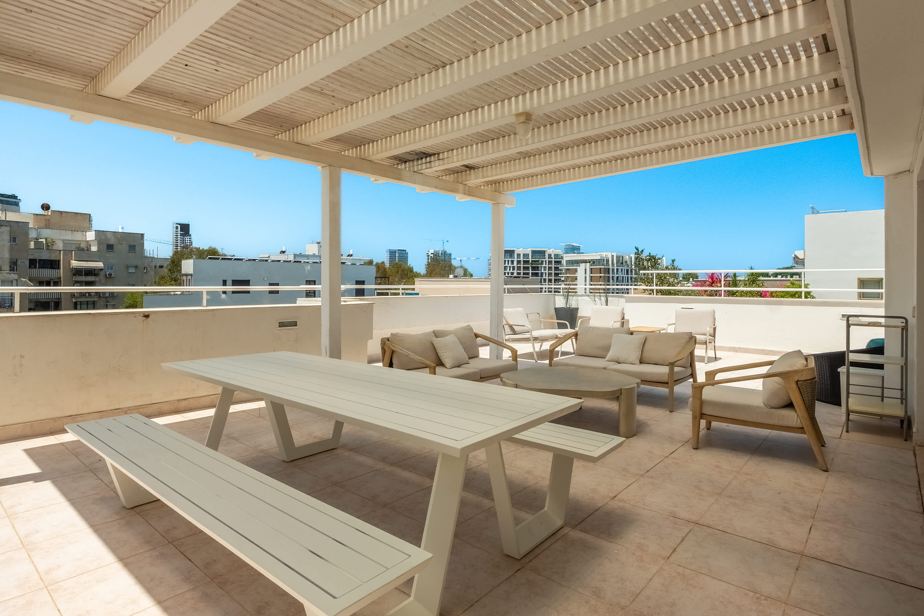 Lovely 3BR Penthouse in Shenkin area by HolyGuest 4