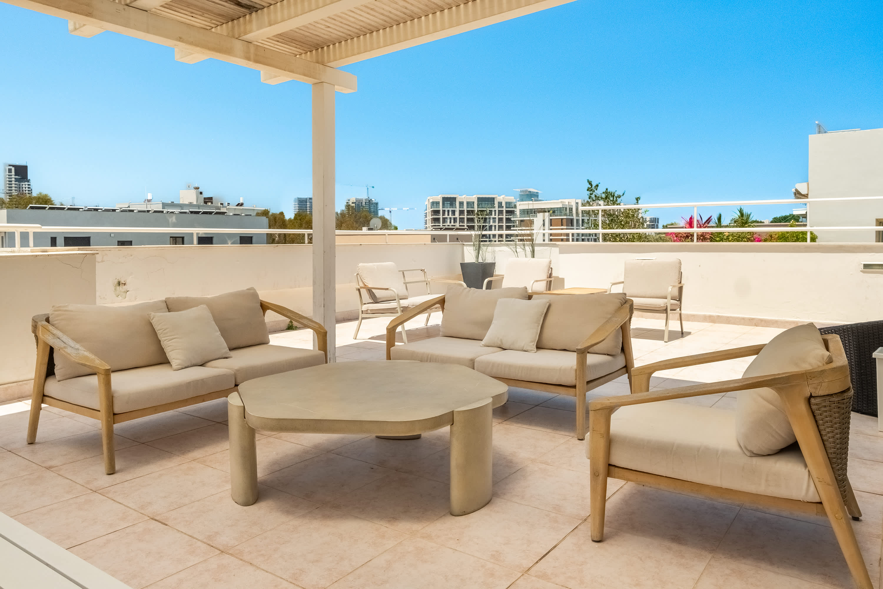 Lovely 3BR Penthouse in Shenkin area by HolyGuest 3