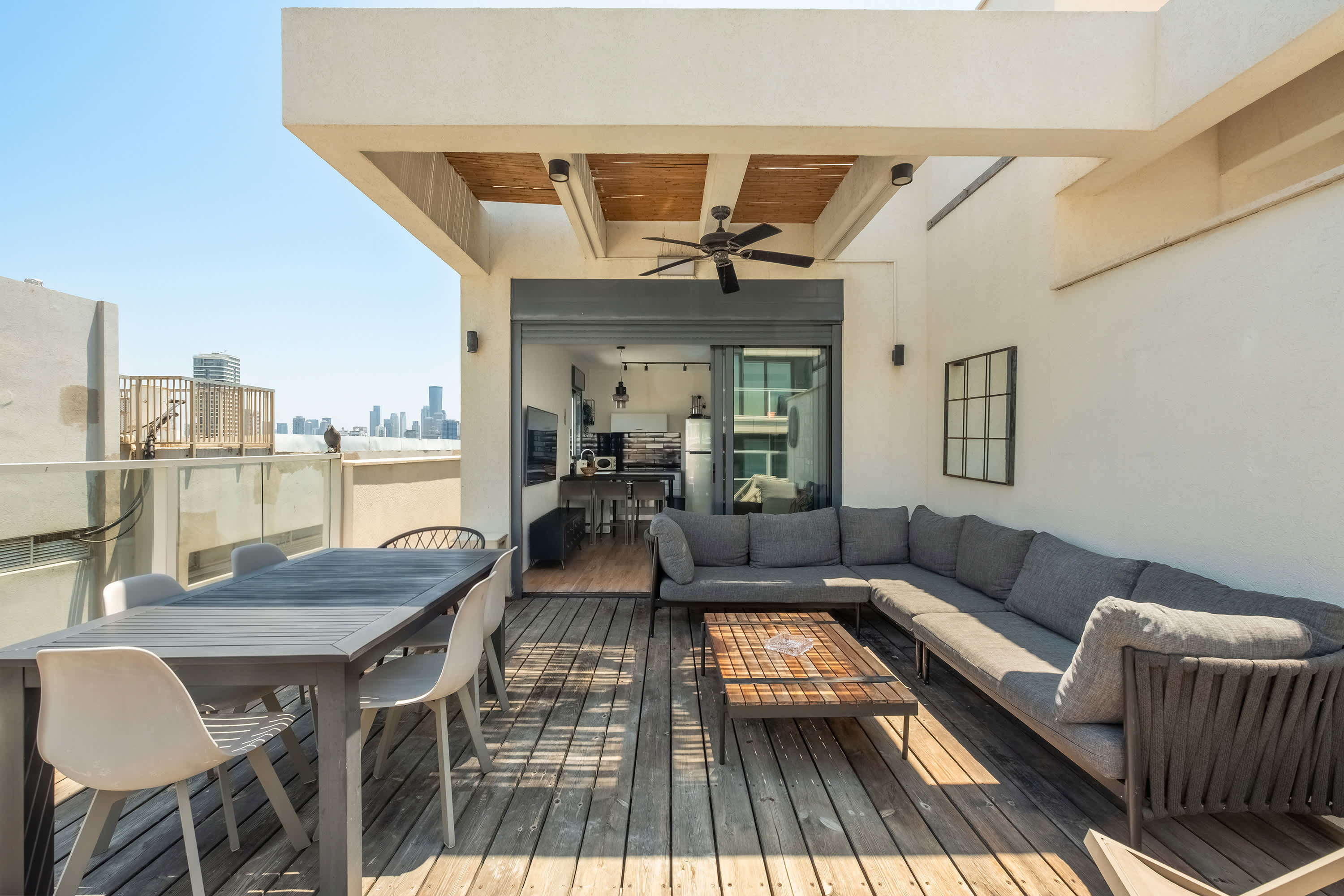 Sunny 1BR Penthouse by HolyGuest 4
