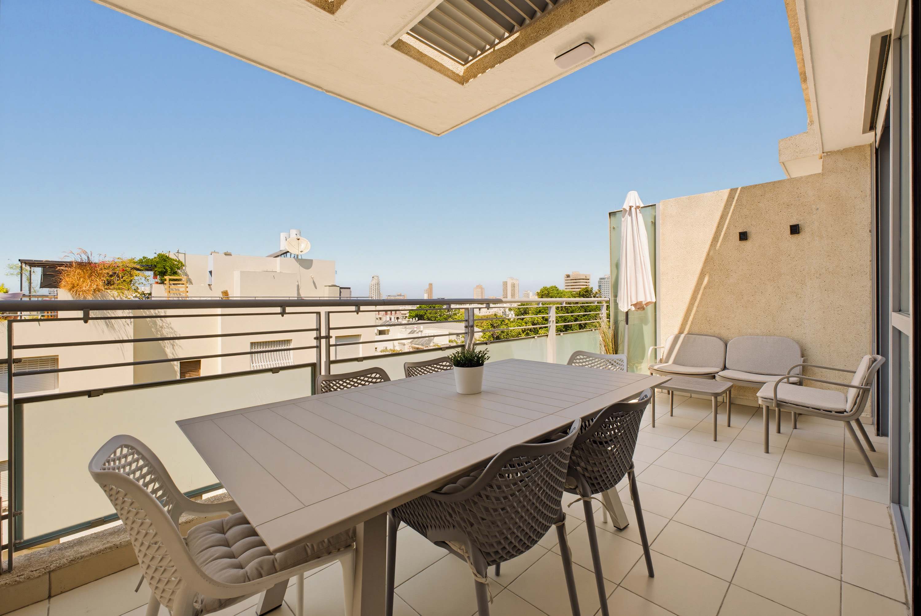 Splendor 2-BR  in Melchet  by HolyGuest 3