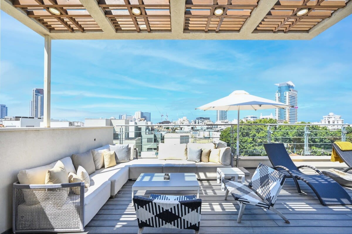 Luxury 3BR Beachfront Penthouse by HolyGuest