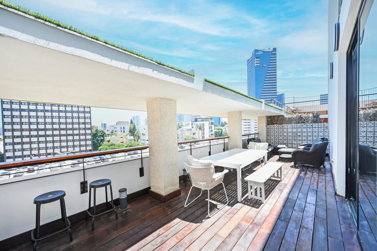 Renovated 3BR Penthouse Rothschild by HolyGuest
