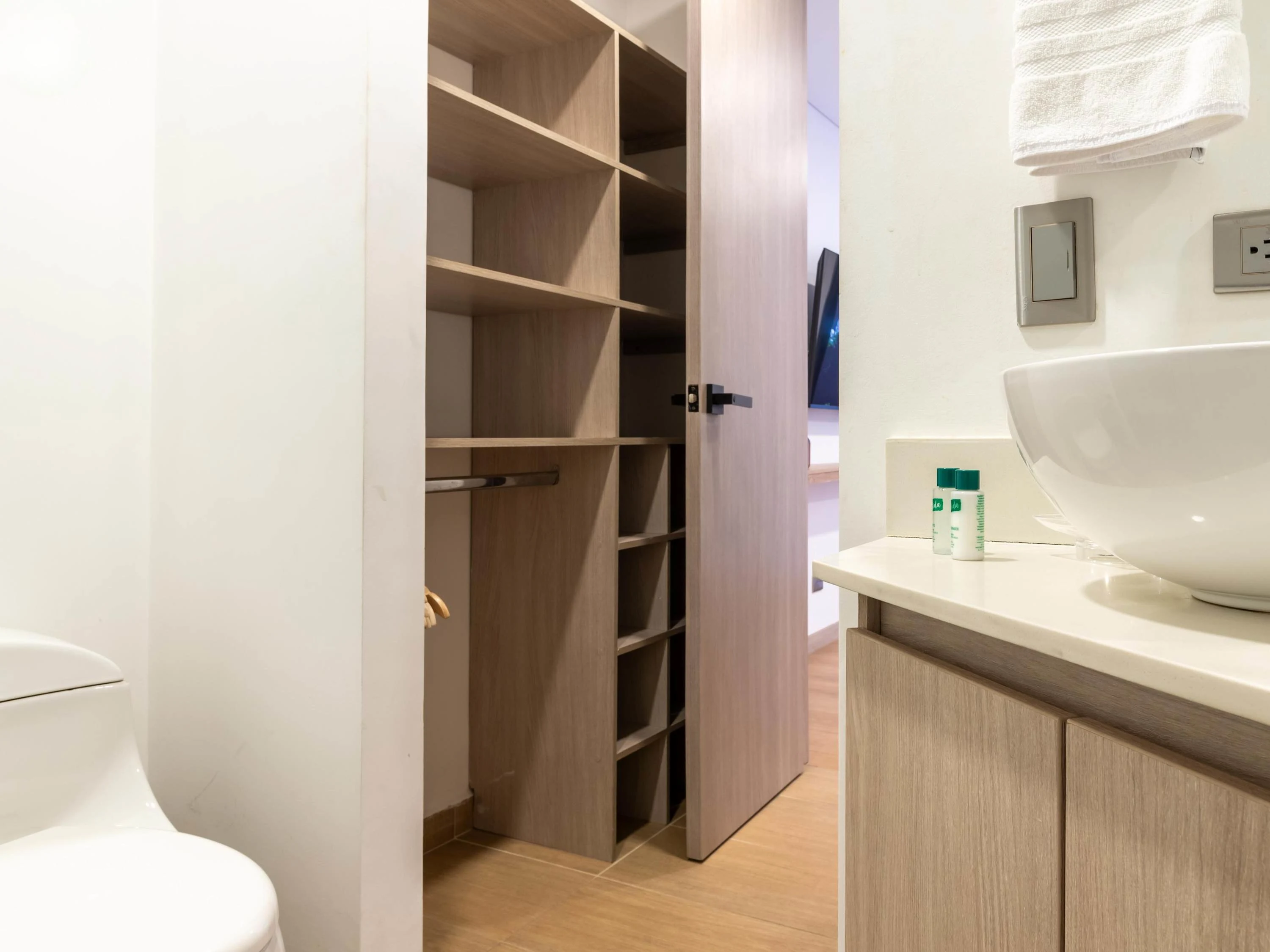 NOK Panoramic 3 BR with terrace in Laureles, Medellin — photo 18