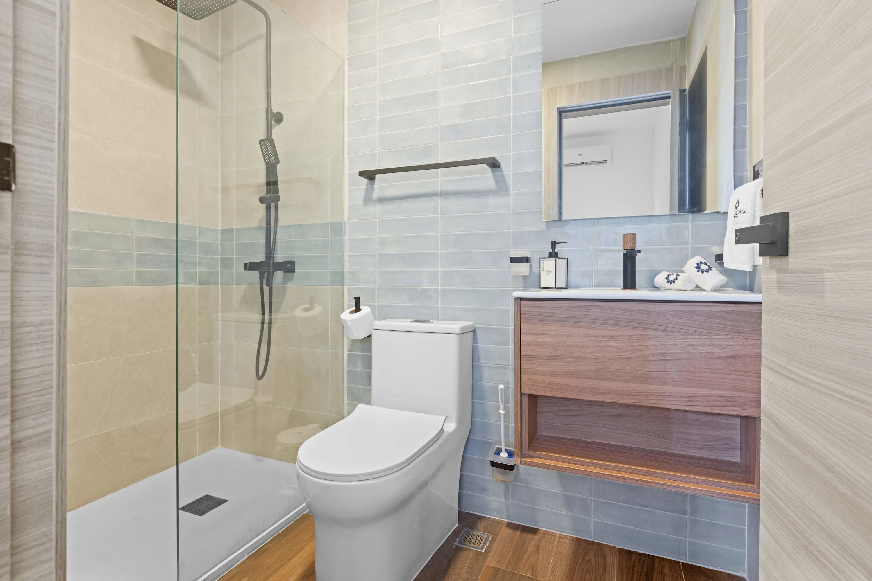 NOK Luxury 2BR Duplex • Rooftop Jacuzzi by Vistacana — photo 10