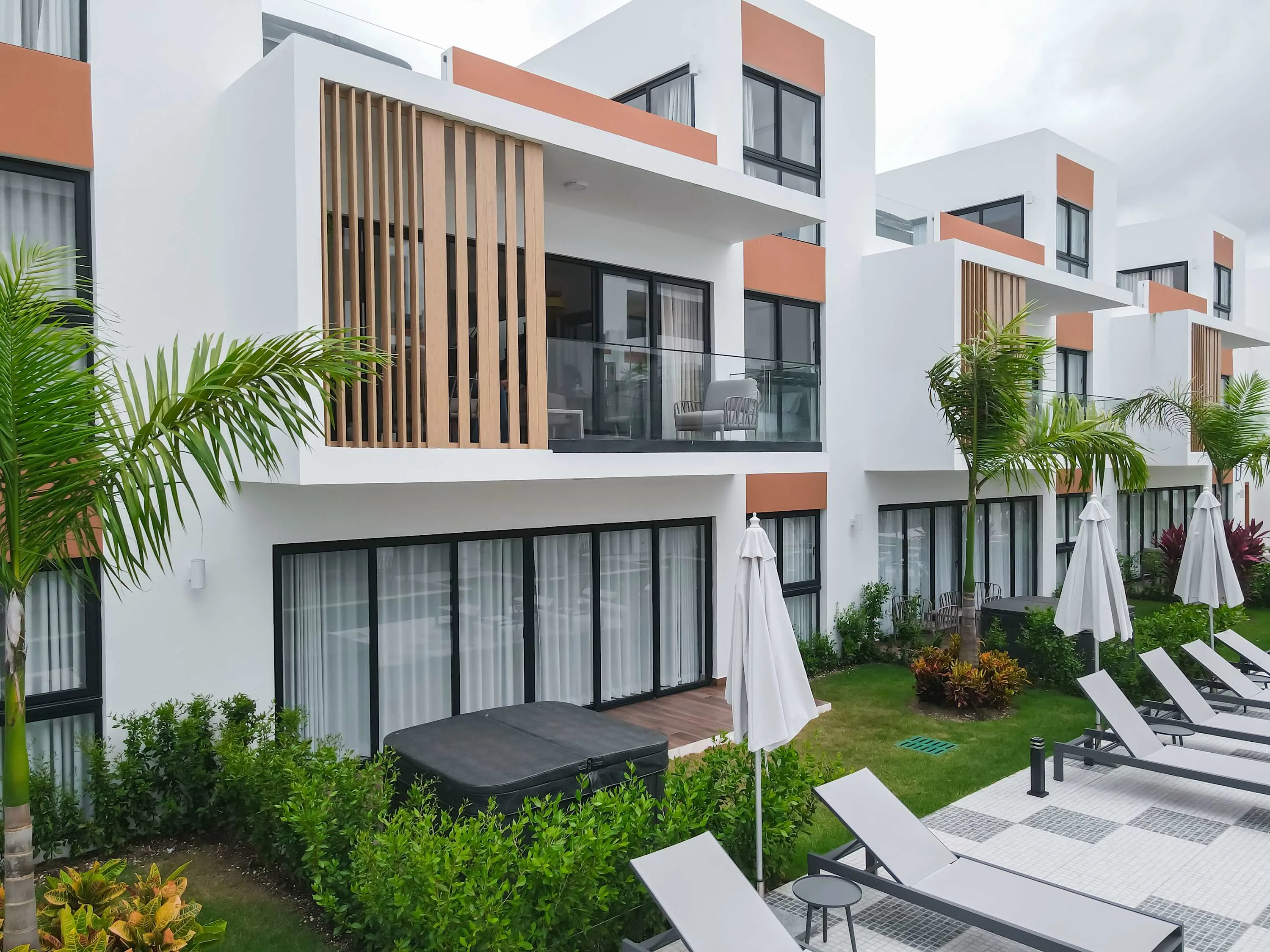 NOK Luxury 2BR Duplex • Rooftop Jacuzzi by Vistacana — photo 18