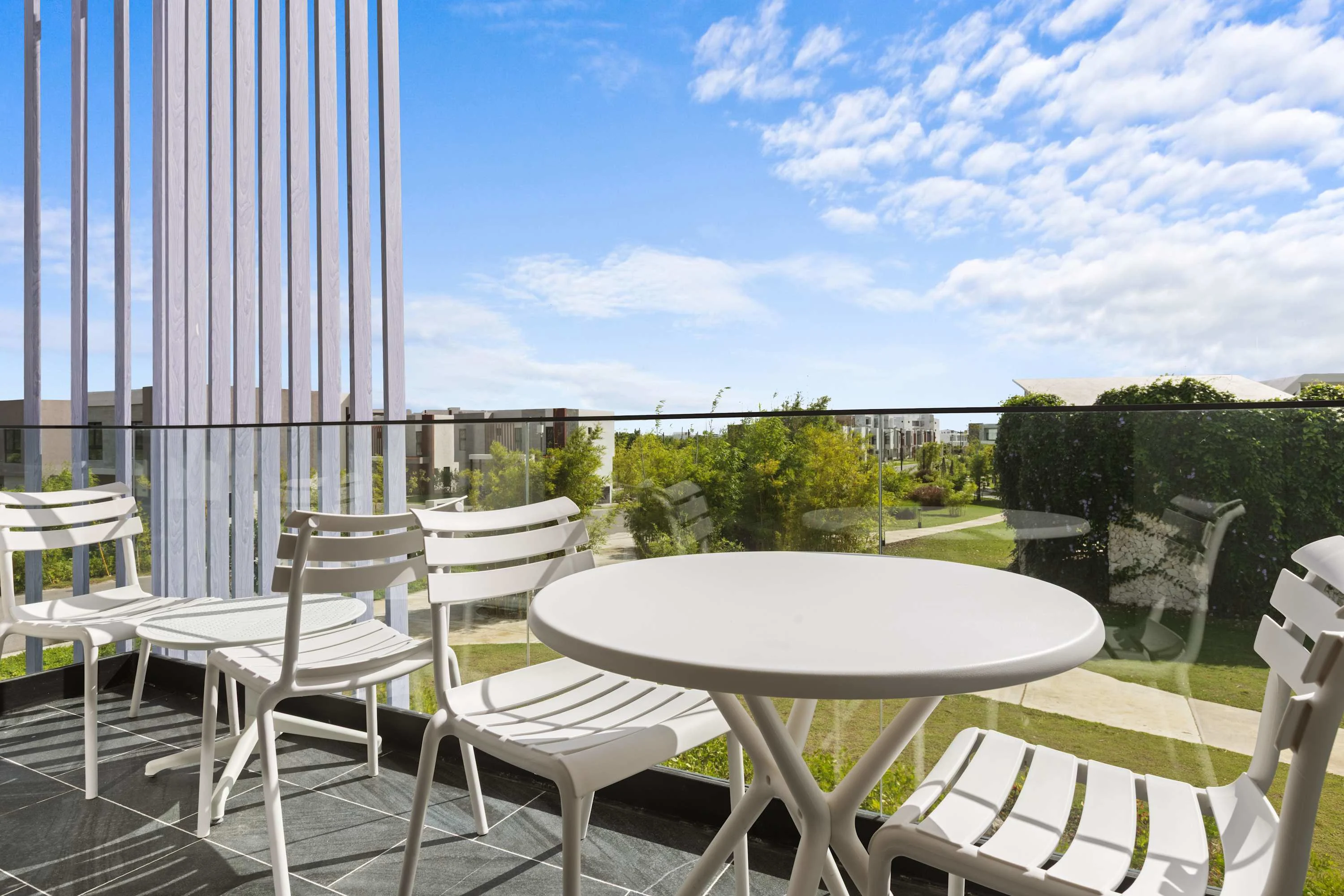 NOK Modern 1BR Apartment with Terrace in Vistacana — photo 4