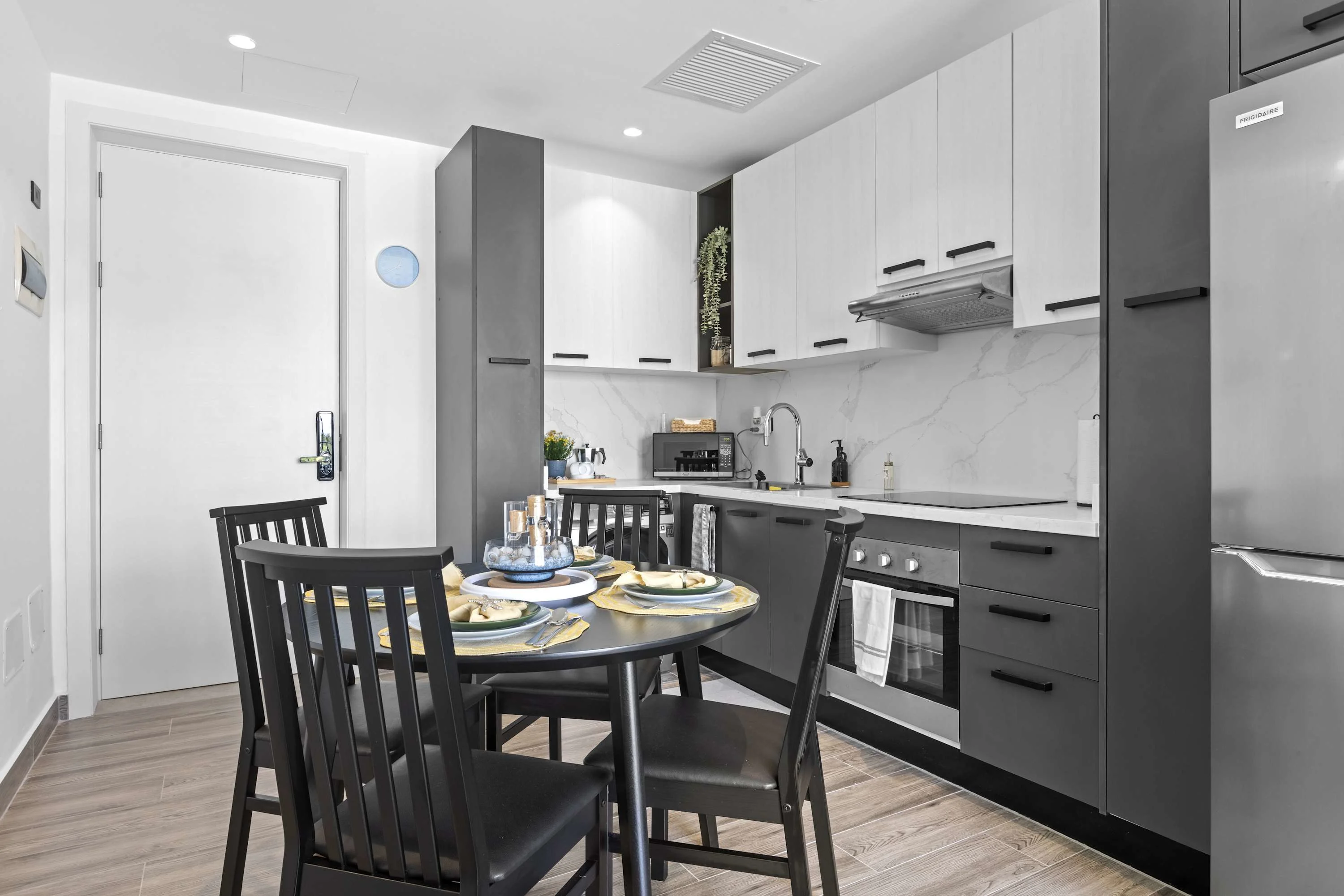 NOK Bright 2BR Apartment at The Towers by Vistacana — photo 8