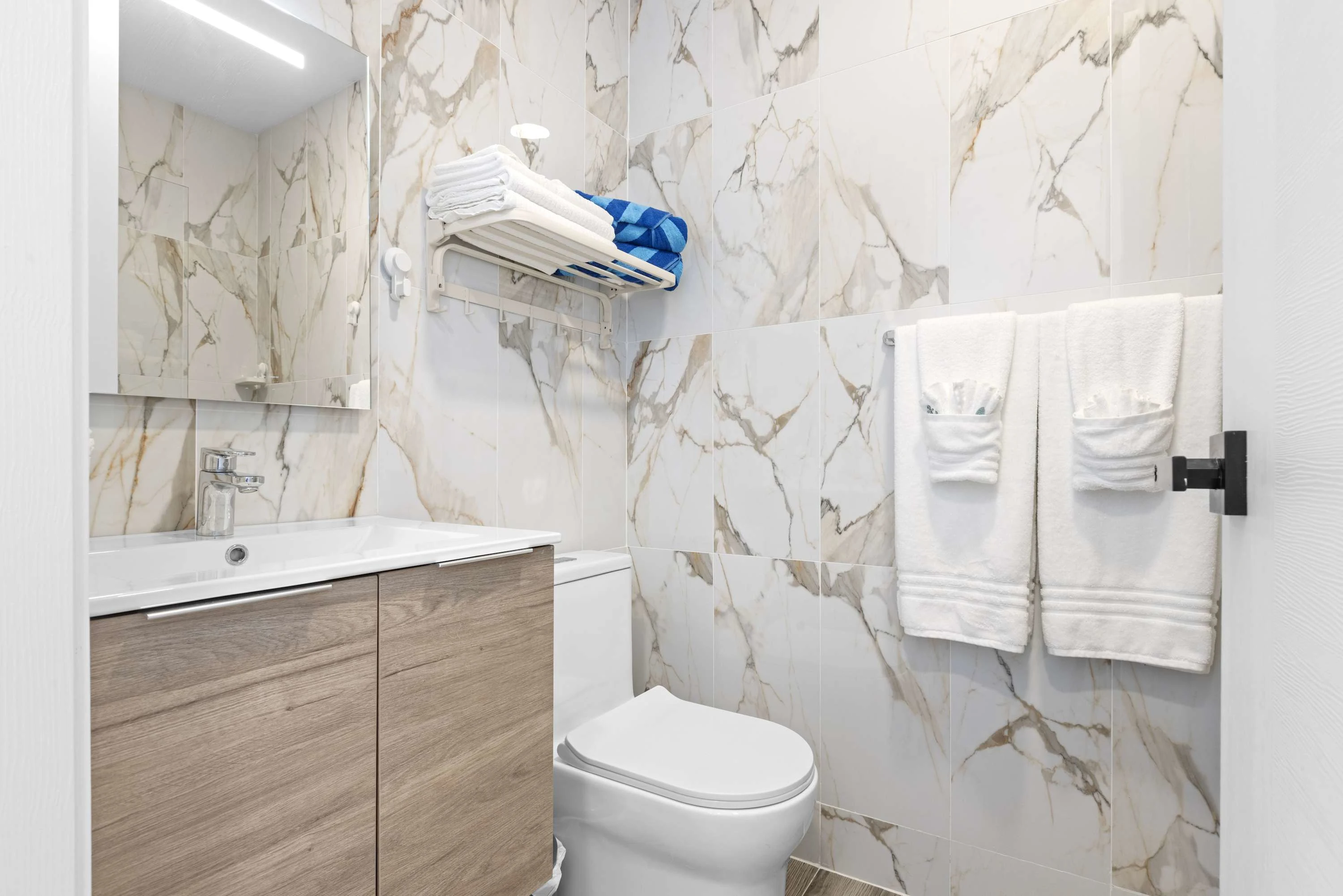 NOK Bright 2BR Apartment at The Towers by Vistacana — photo 23