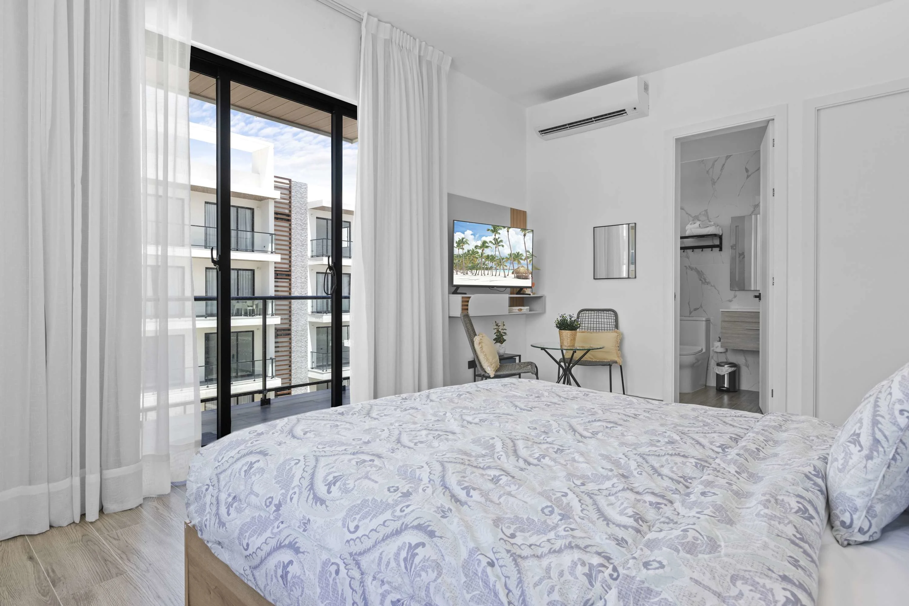 NOK Bright 2BR Apartment at The Towers by Vistacana — photo 12