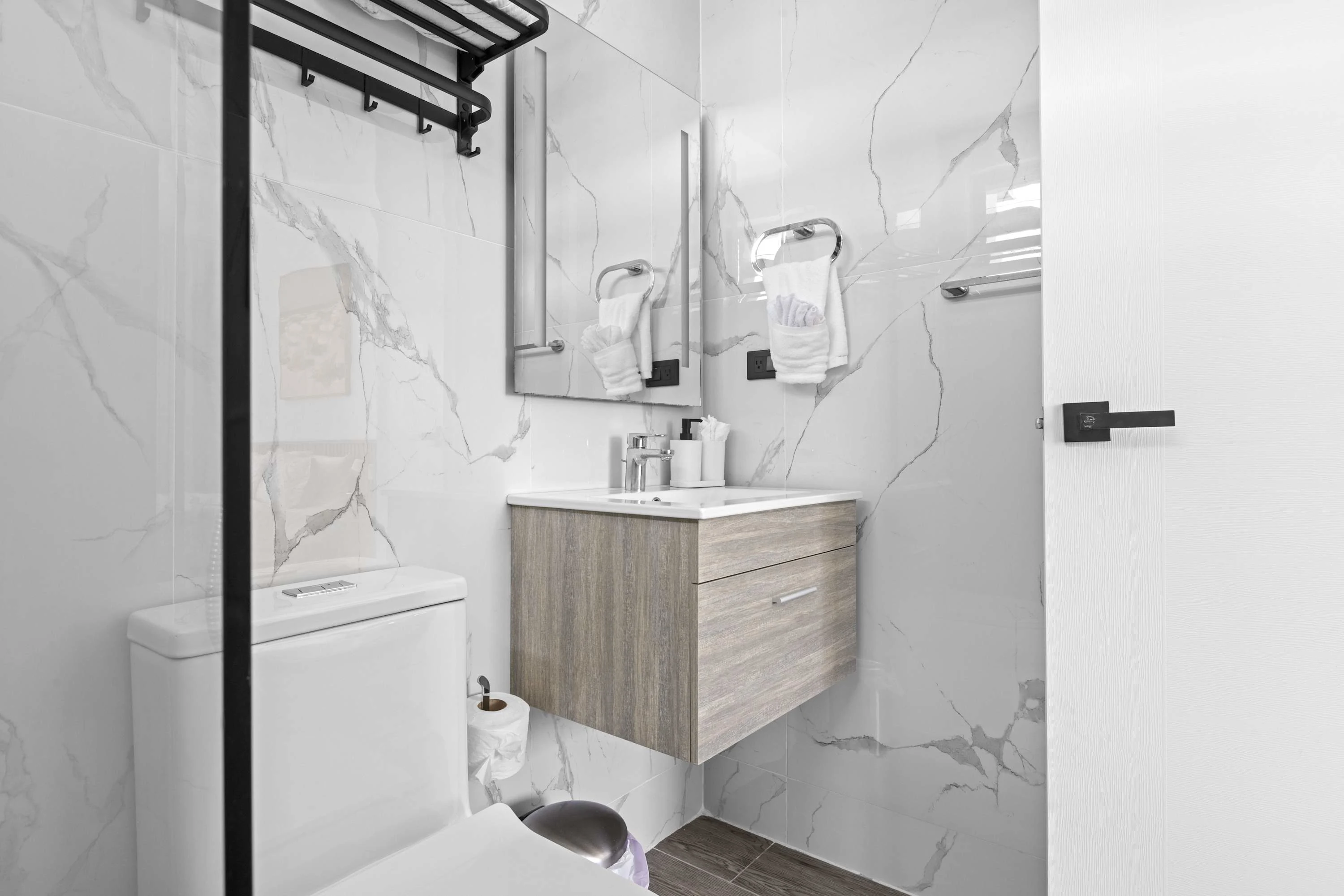 NOK Bright 2BR Apartment at The Towers by Vistacana — photo 33