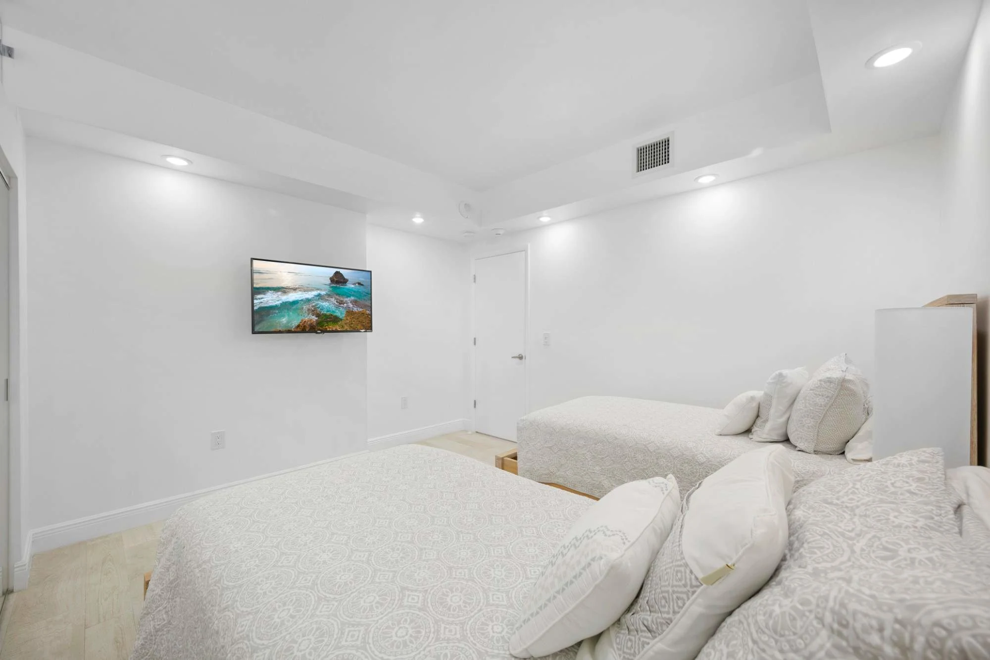 NOK Beachfront 3BR Retreat with Ocean Views — photo 16