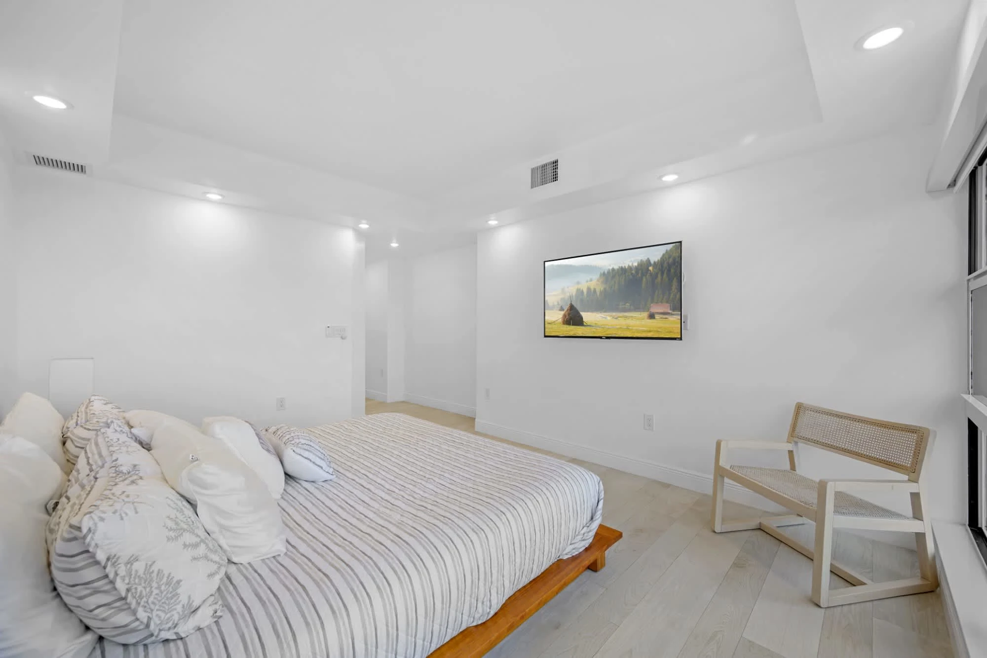 NOK Beachfront 3BR Retreat with Ocean Views — photo 12
