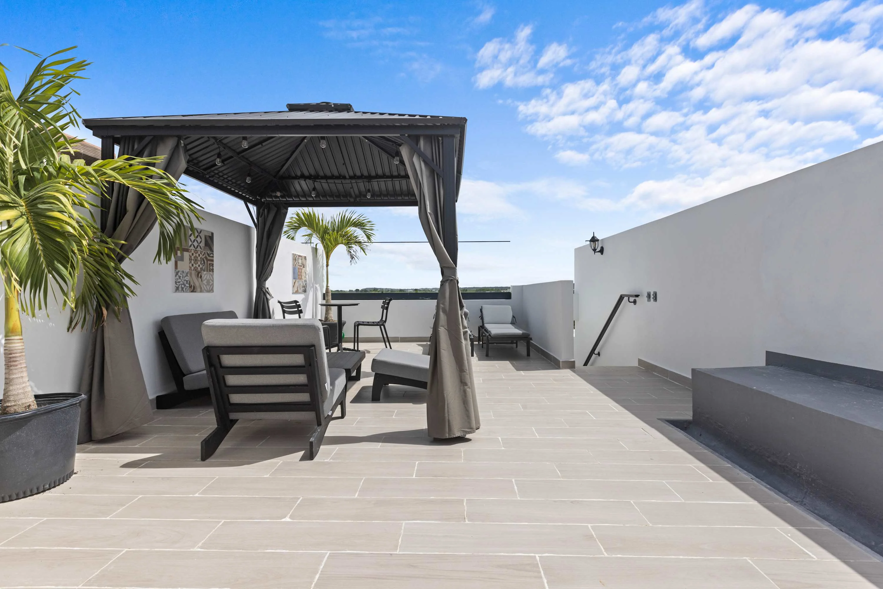 NOK Stylish 1BR Apartment with Rooftop Terrace & BBQ By Vistacana