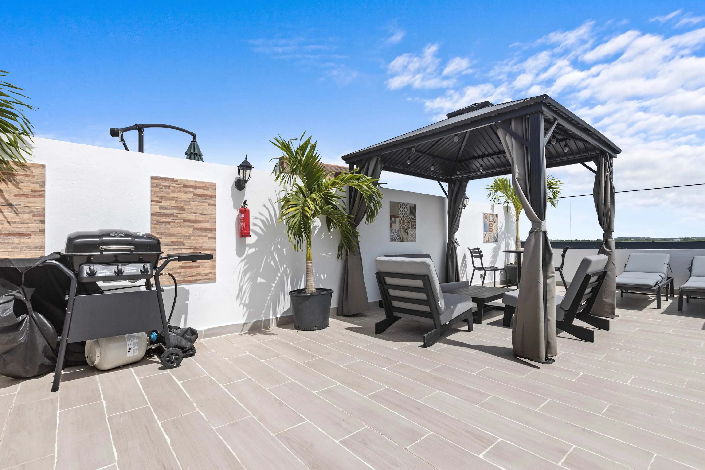 NOK Stylish 1BR Apartment with Rooftop Terrace & BBQ By Vistacana  — photo 16