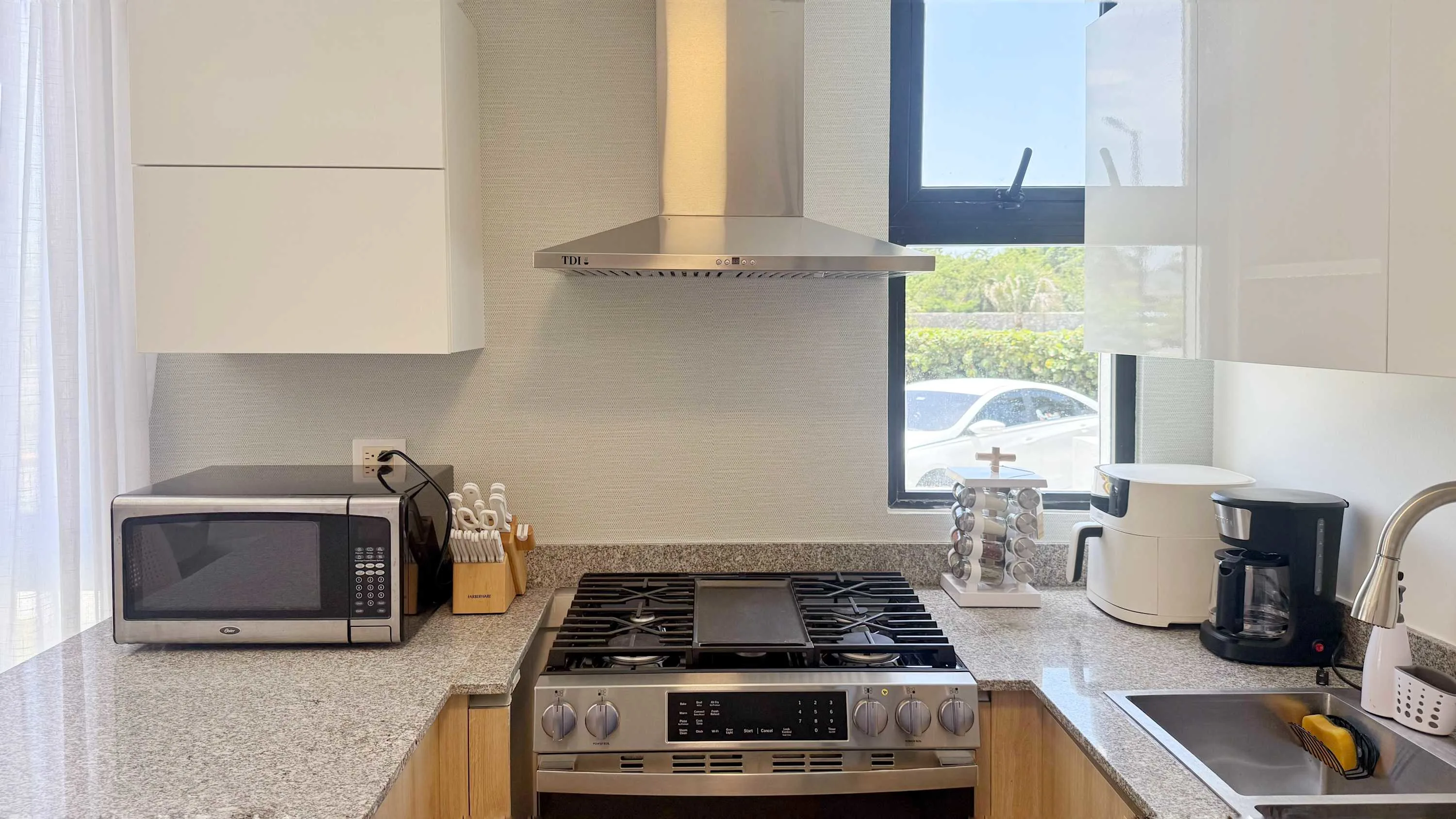 NOK Stylish 2BR Retreat at Residences Vistacana — photo 13