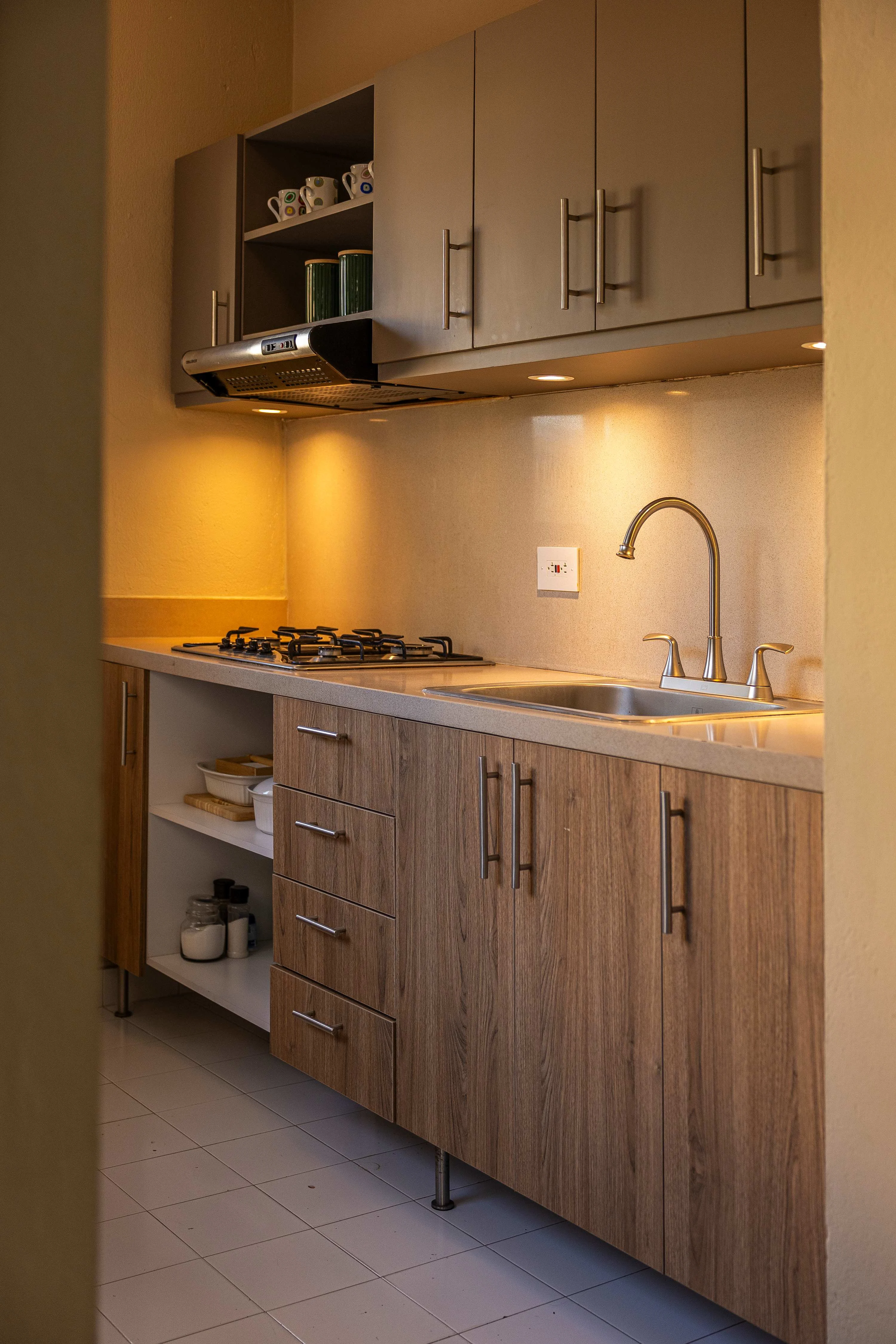 NOK Art-Filled 2BR · Shared Pool · Getsemani — foto 43