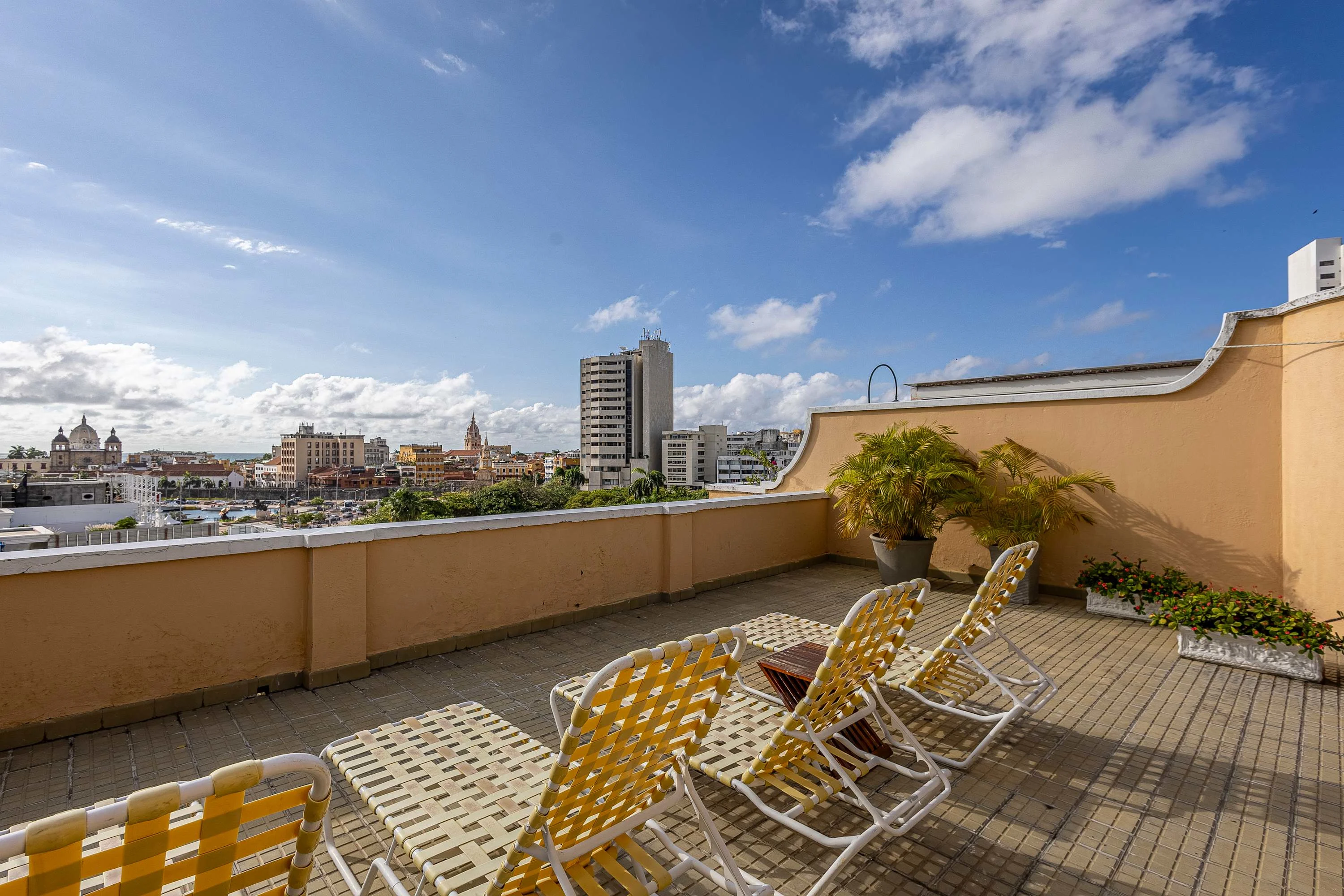 NOK Art-Filled 2BR · Shared Pool · Getsemani — foto 11