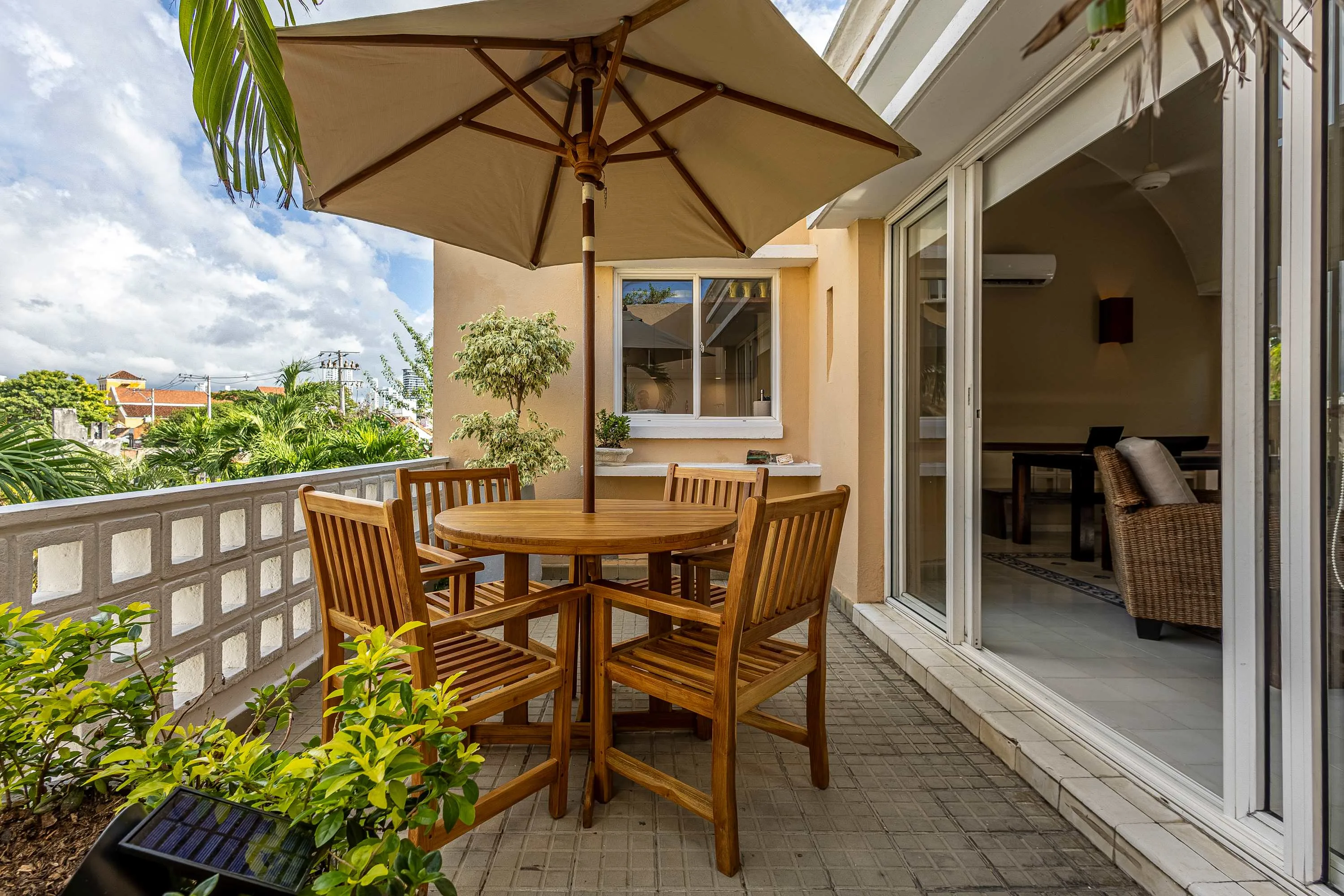 NOK Art-Filled 2BR · Shared Pool · Getsemani — foto 4