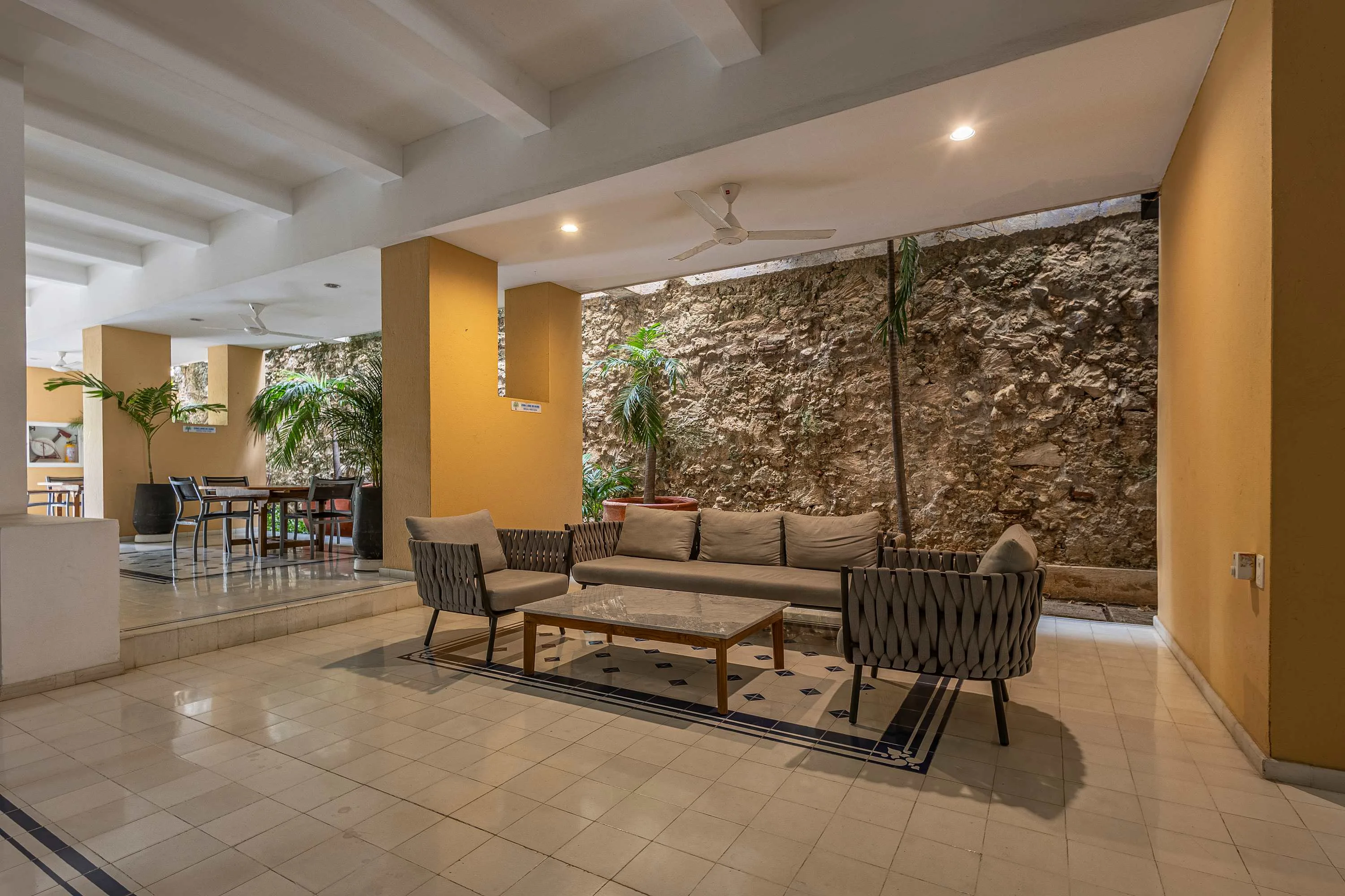 NOK Art-Filled 2BR · Shared Pool · Getsemani — foto 26