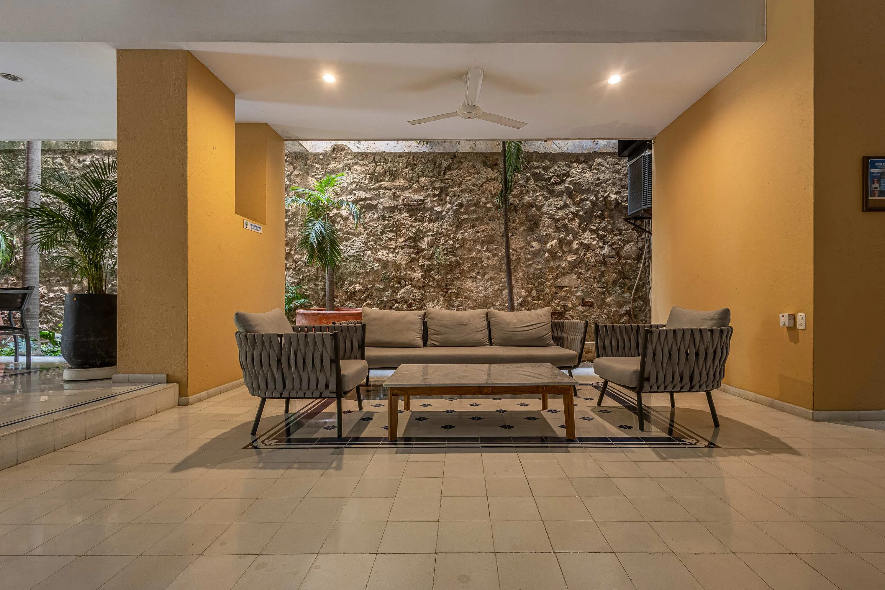 NOK Art-Filled 2BR · Shared Pool · Getsemani — foto 54