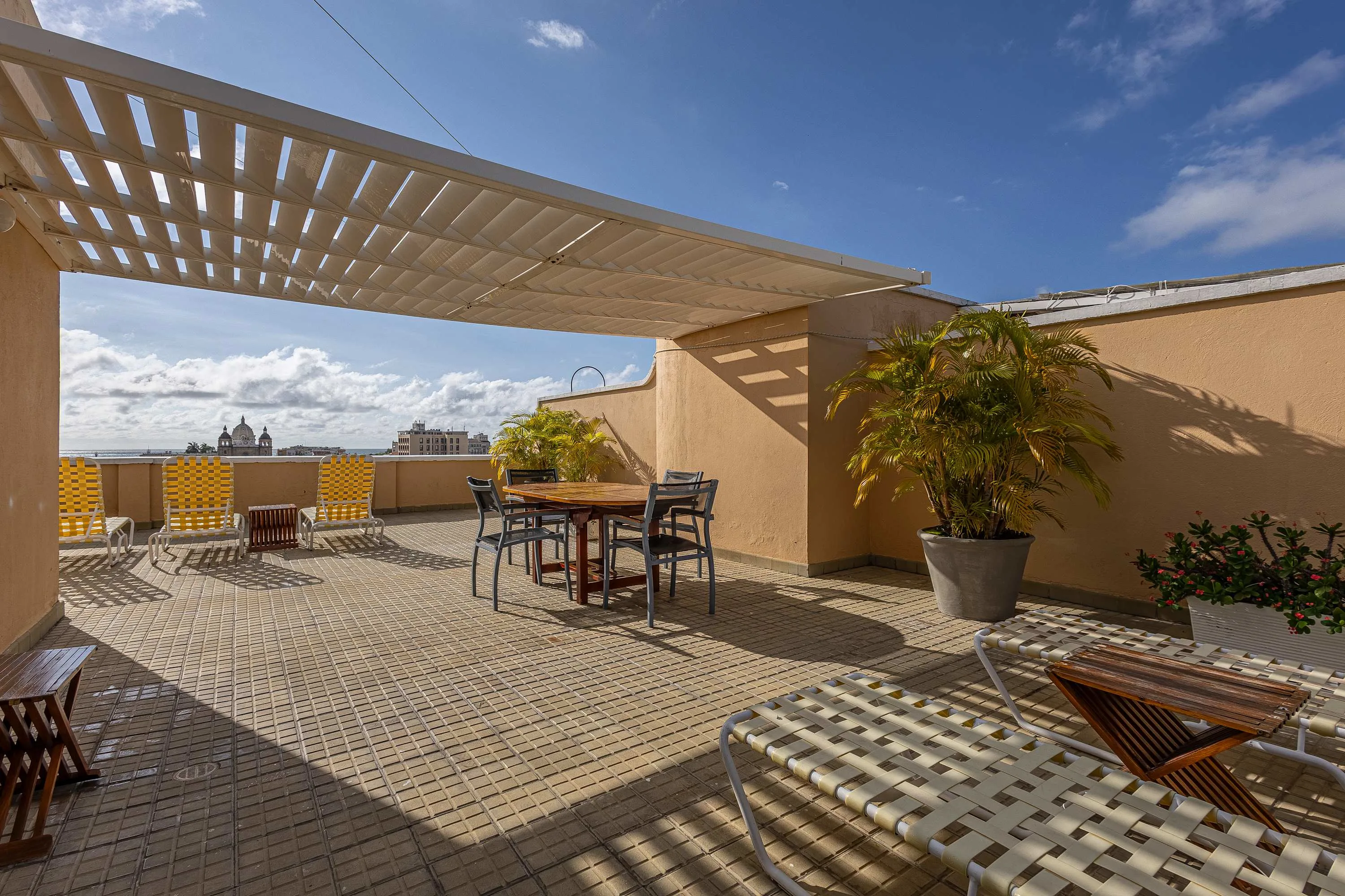 NOK Art-Filled 2BR · Shared Pool · Getsemani — foto 18