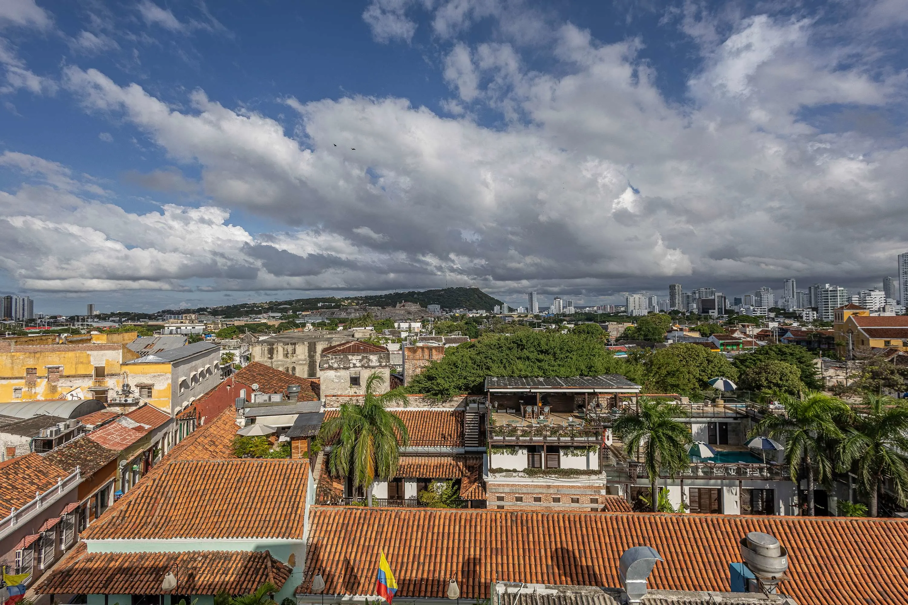 NOK Art-Filled 2BR · Shared Pool · Getsemani — foto 62