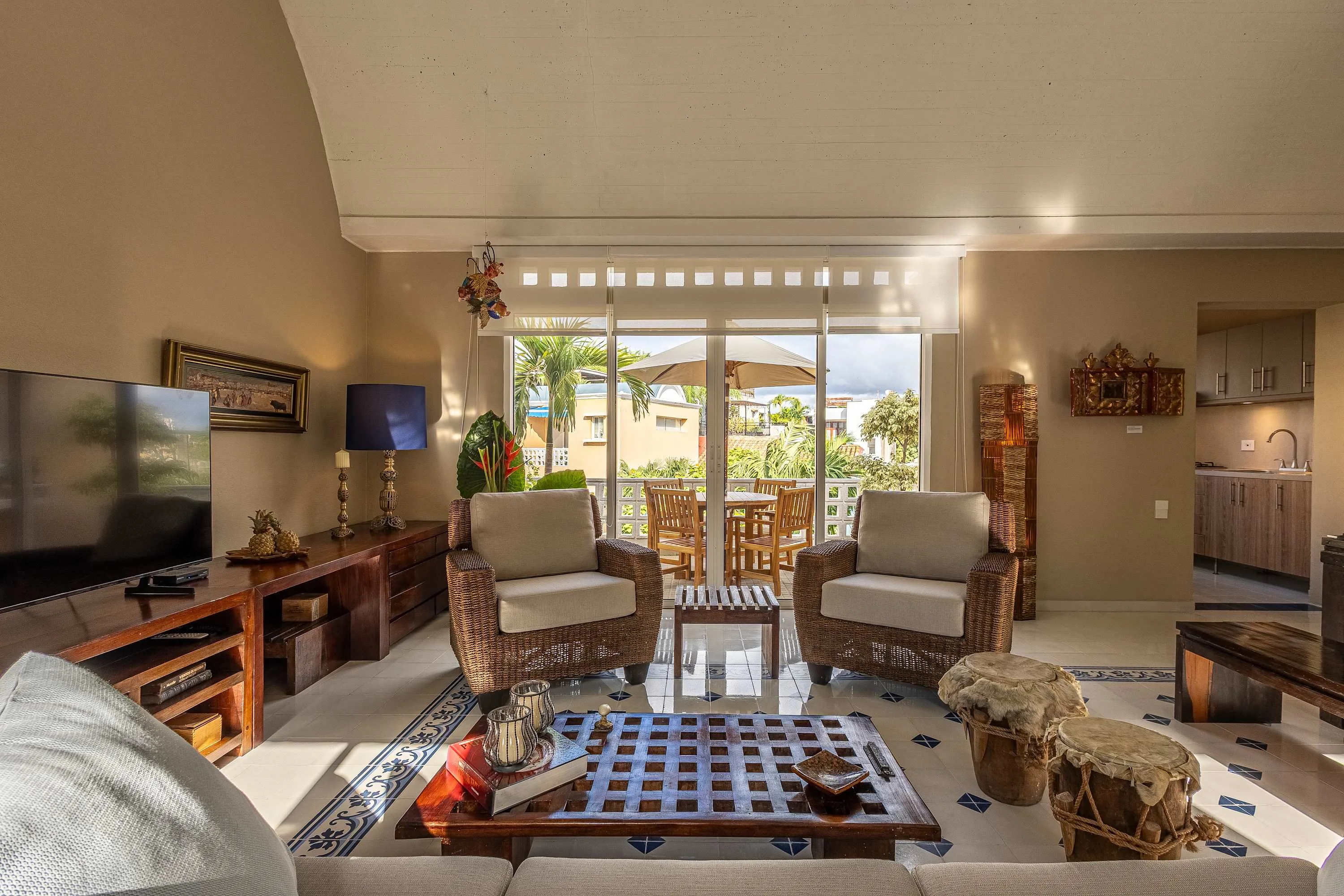 NOK Art-Filled 2BR · Shared Pool · Getsemani — foto 16