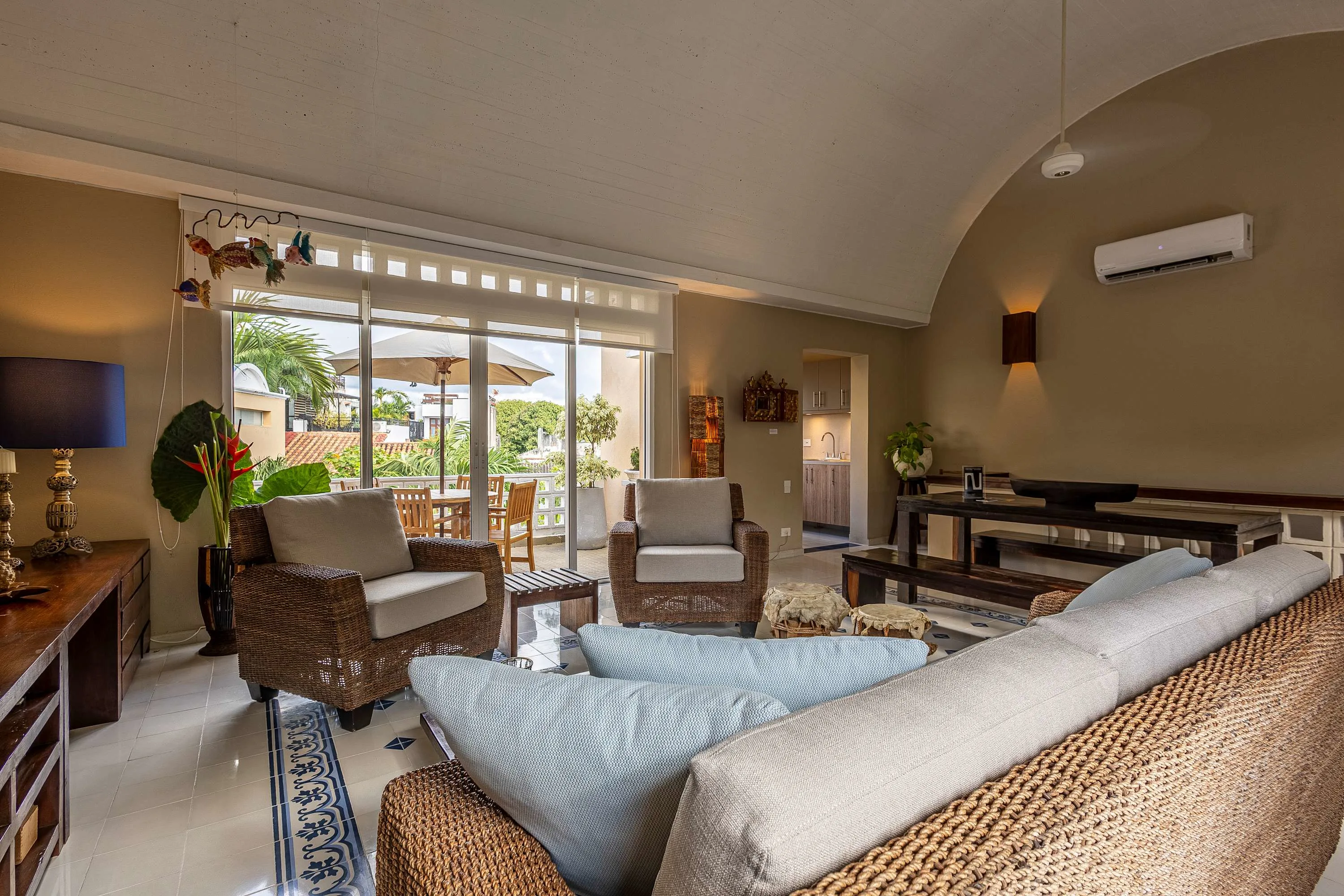 NOK Art-Filled 2BR · Shared Pool · Getsemani — foto 22