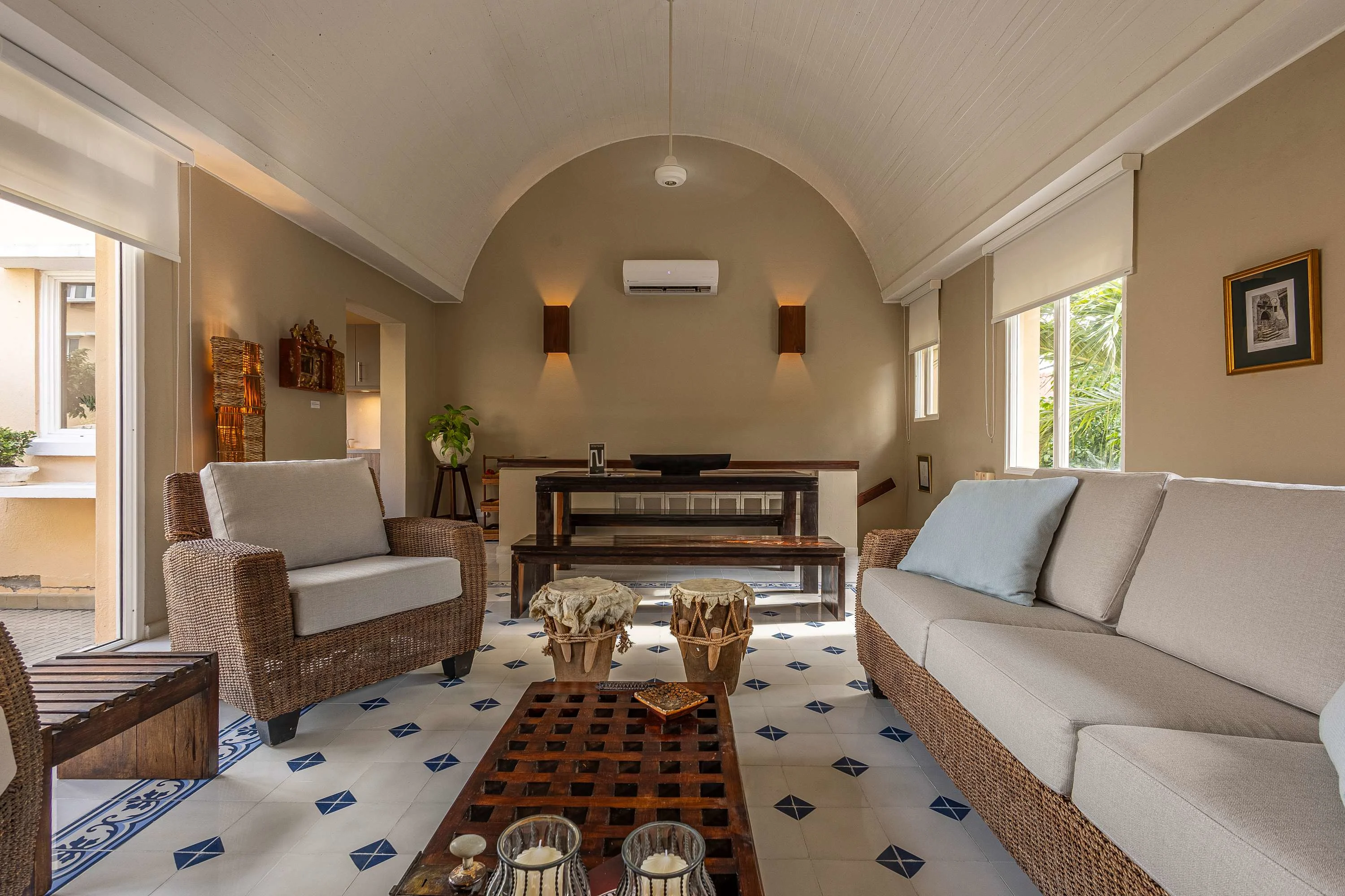 NOK Art-Filled 2BR · Shared Pool · Getsemani