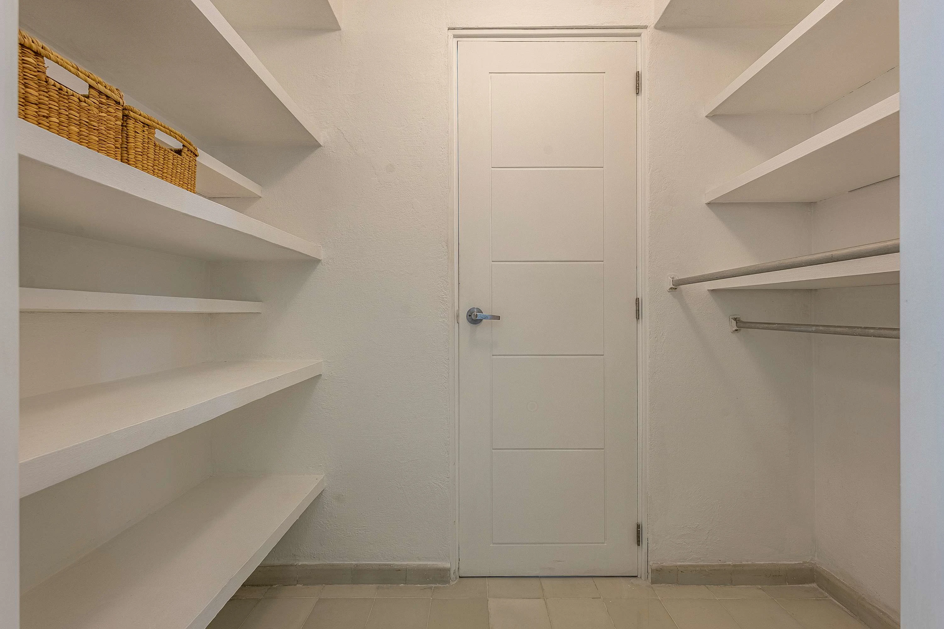 NOK Art-Filled 2BR · Shared Pool · Getsemani — foto 52