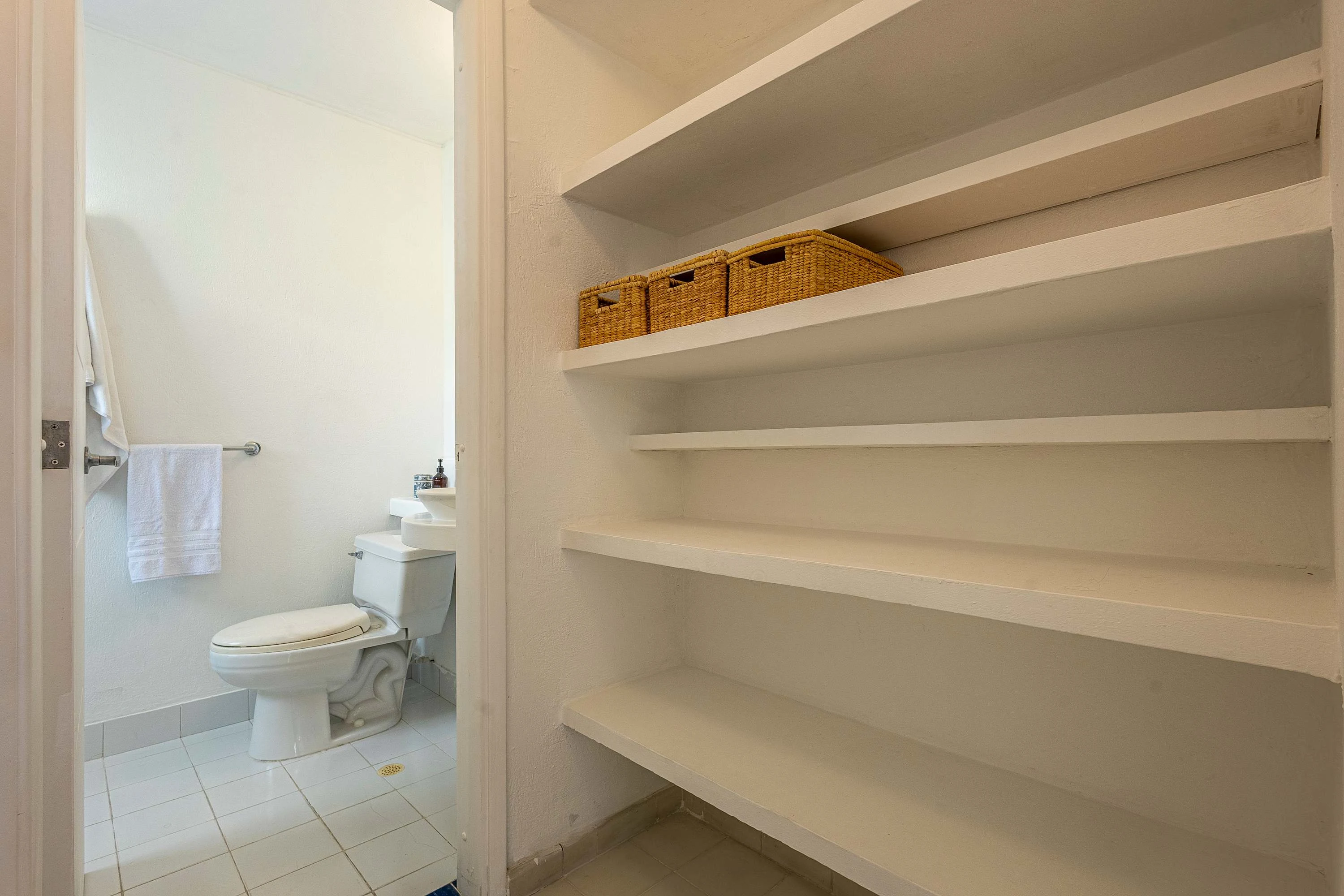 NOK Art-Filled 2BR · Shared Pool · Getsemani — foto 49