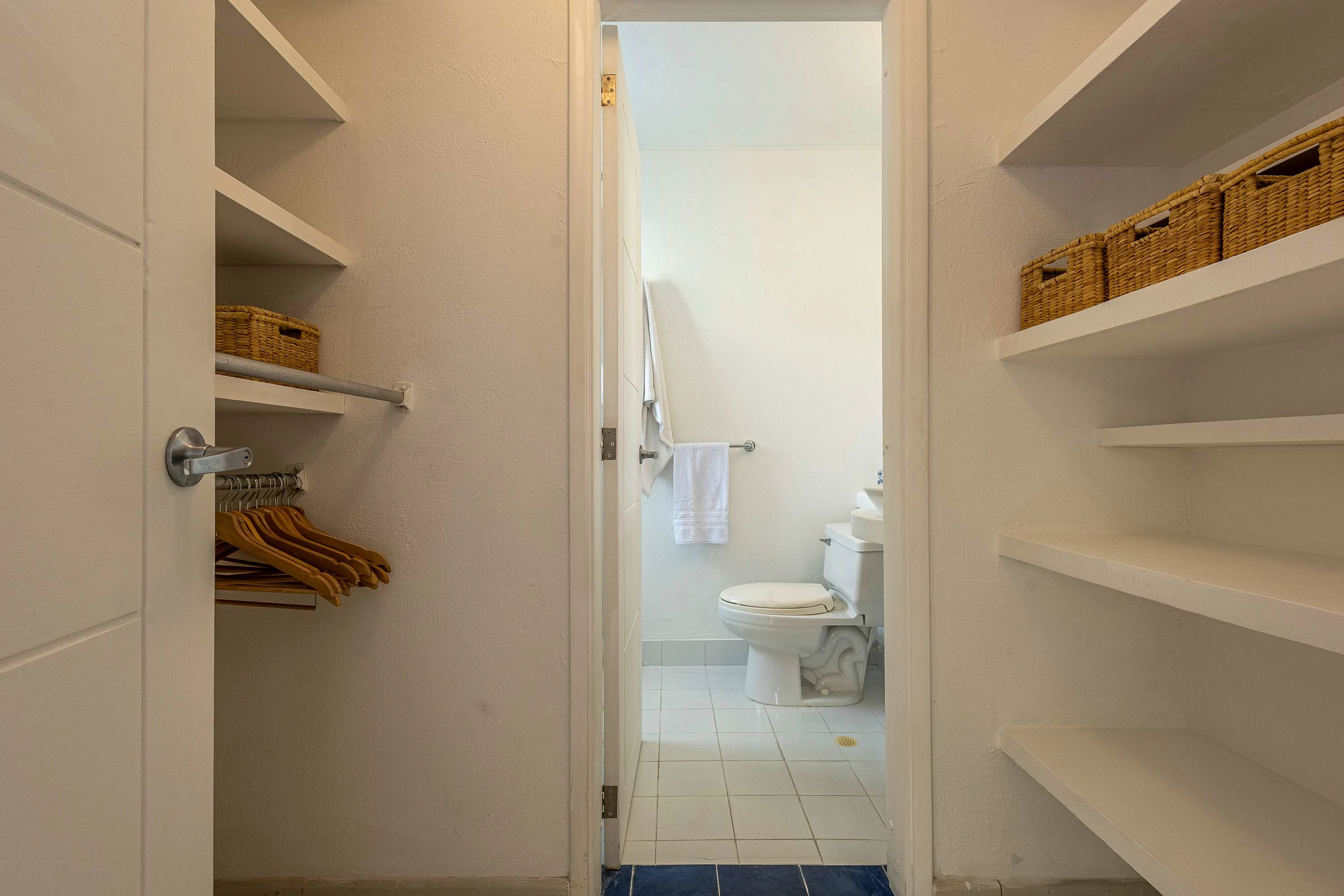 NOK Art-Filled 2BR · Shared Pool · Getsemani — foto 50