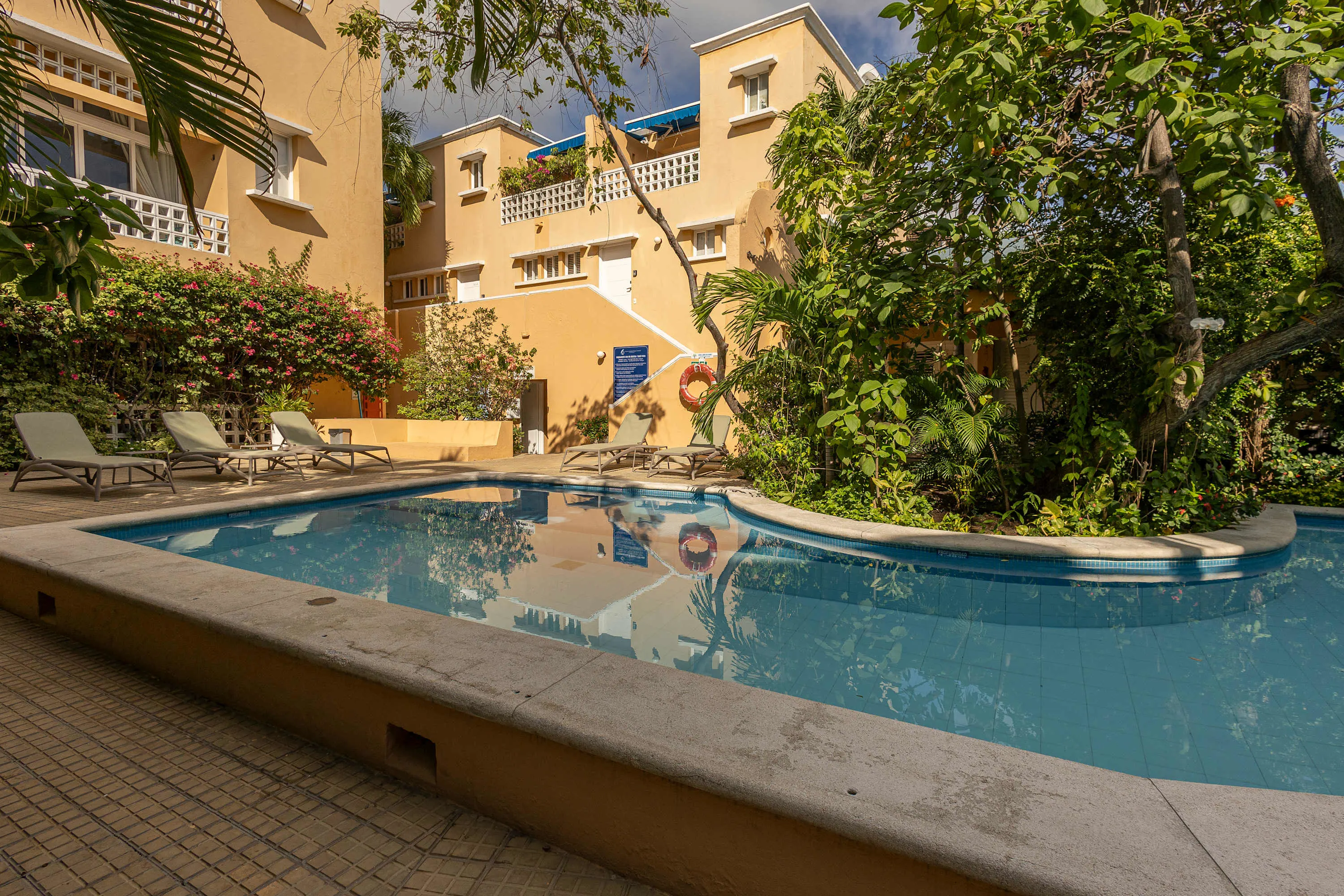NOK Art-Filled 2BR · Shared Pool · Getsemani — foto 20