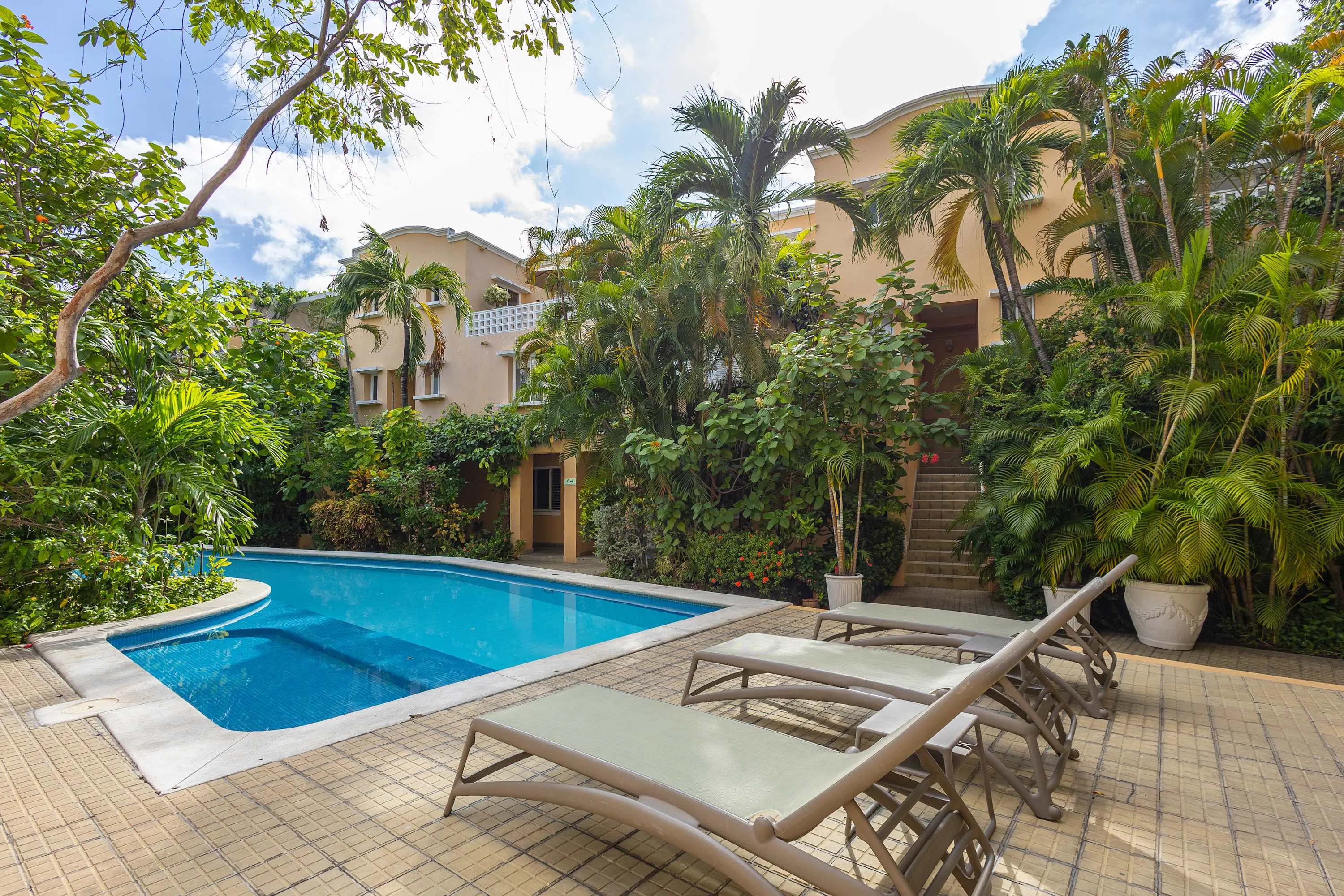 NOK Art-Filled 2BR · Shared Pool · Getsemani — foto 2