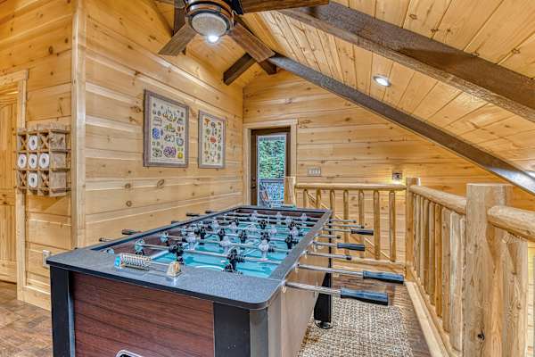 The Noir Pine Creekside Chalet Near Downtown photo 3
