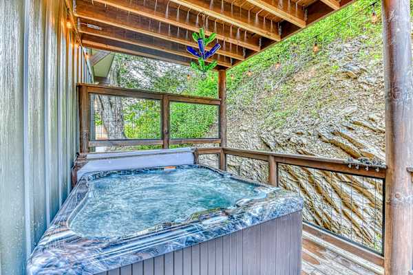 The Noir Pine Creekside Chalet Near Downtown photo 5
